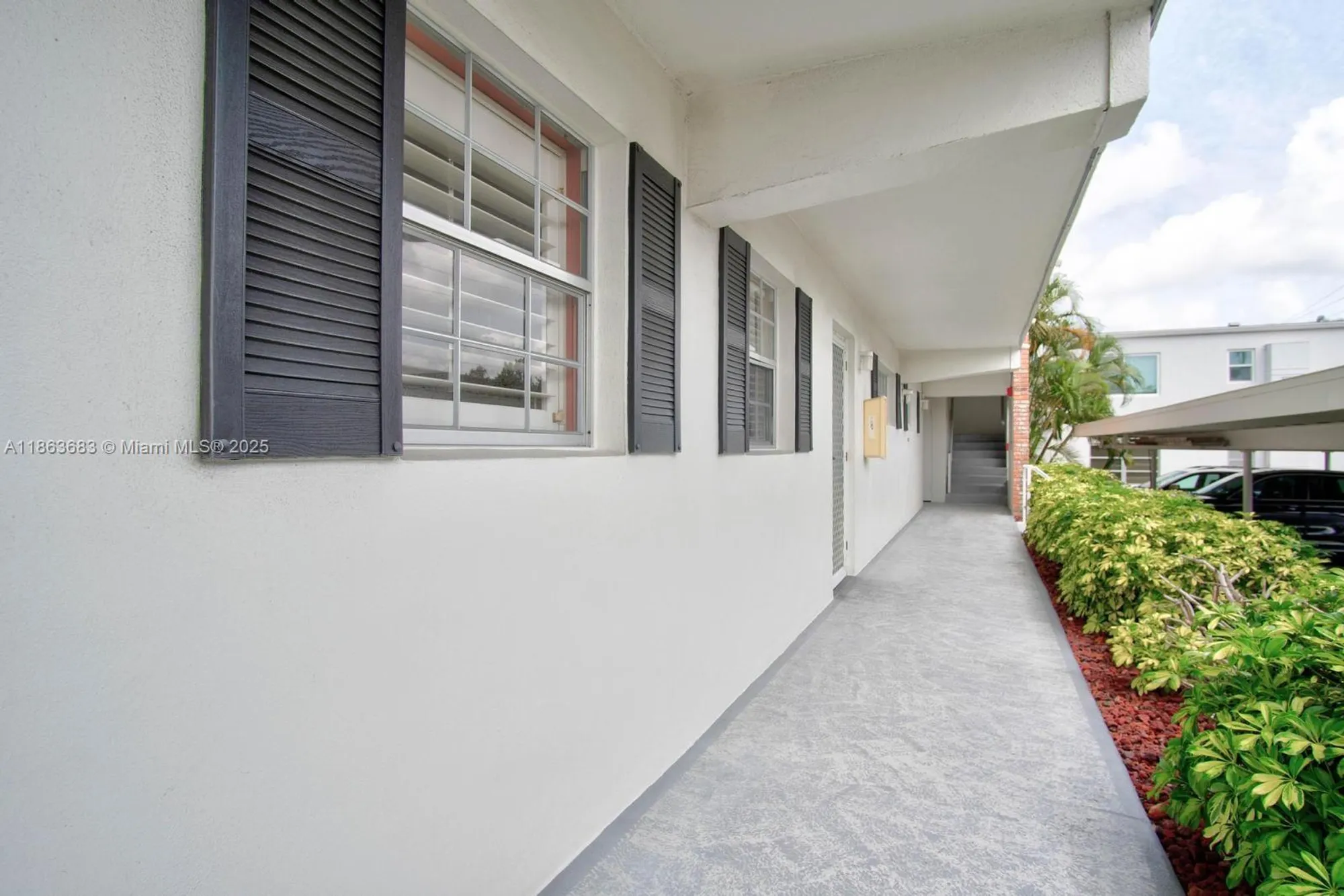 Property Slideshow image 17 of 20 | 1900 alamanda dr apt 108, Naples, FL, 34102