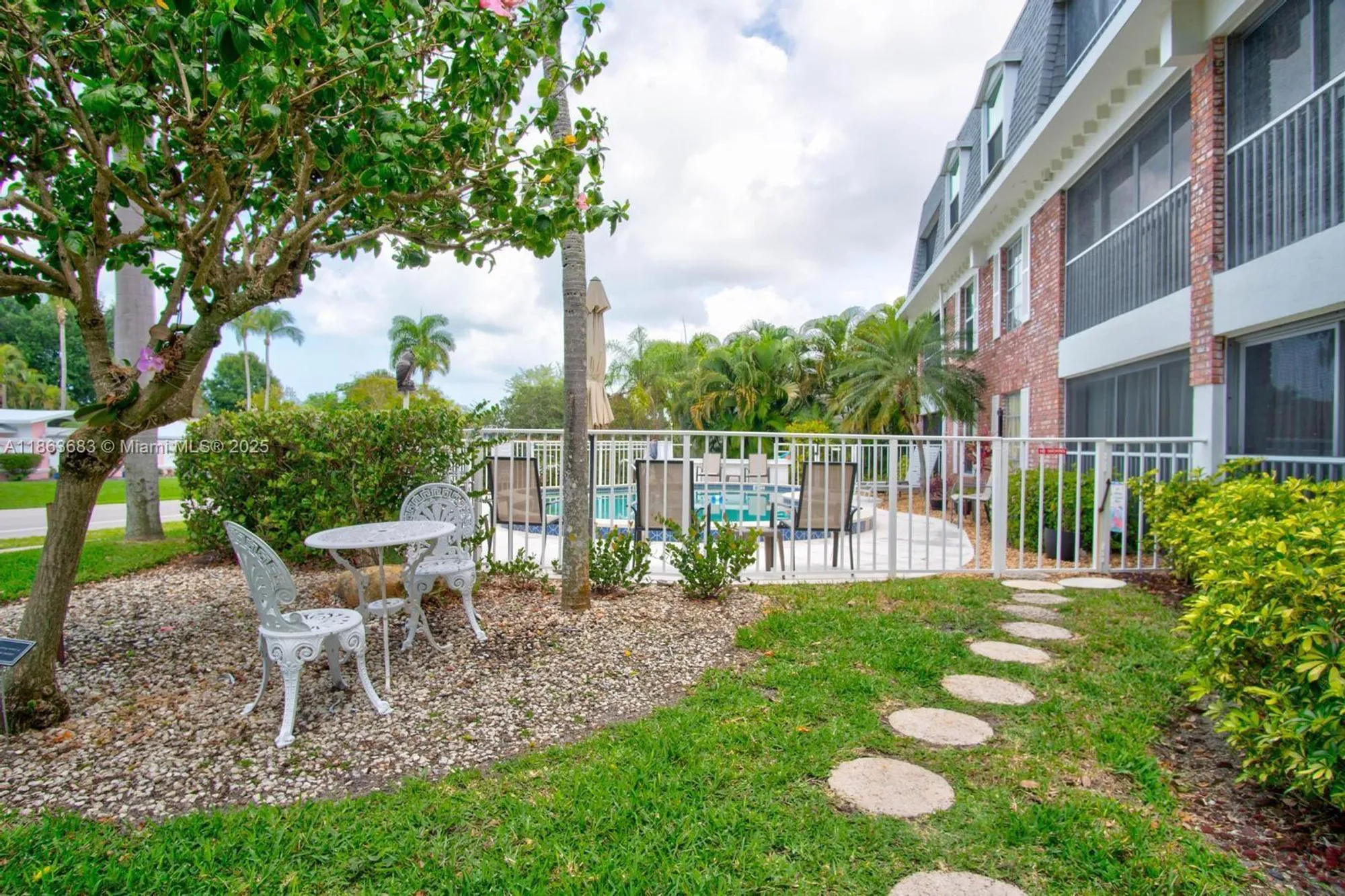 Property Slideshow image 18 of 20 | 1900 alamanda dr apt 108, Naples, FL, 34102