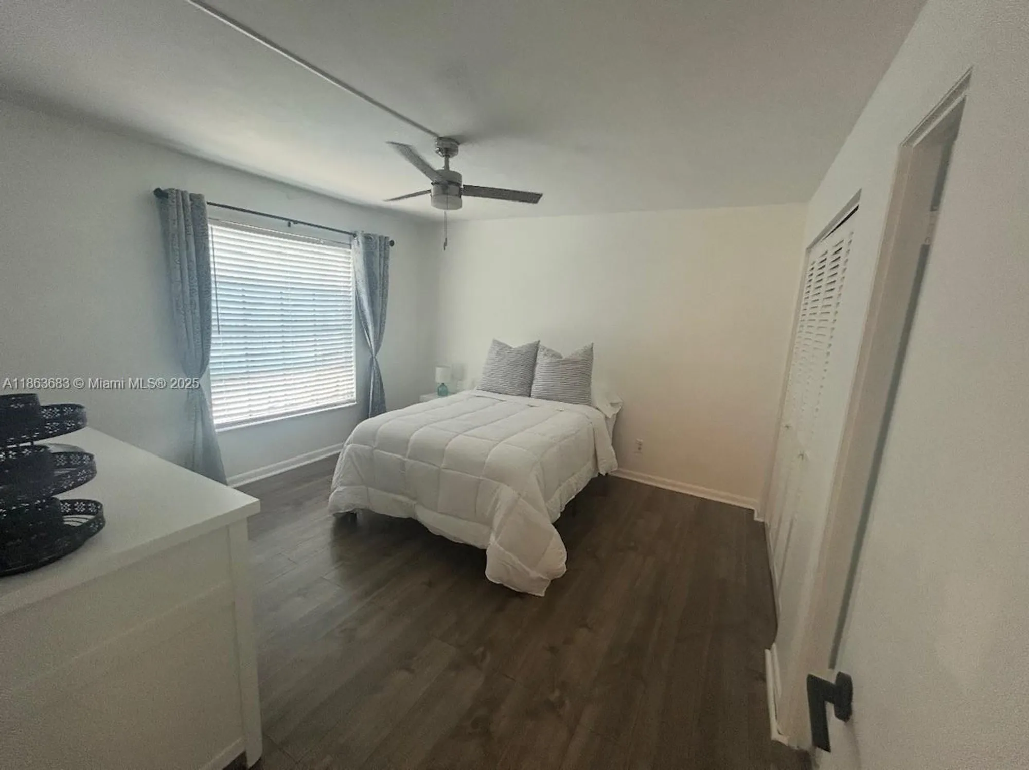 Property Slideshow image 10 of 20 | 1900 alamanda dr apt 108, Naples, FL, 34102