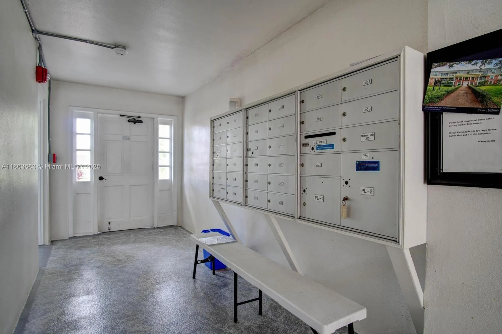 Property Slideshow image 11 of 20 | 1900 alamanda dr apt 108, Naples, FL, 34102