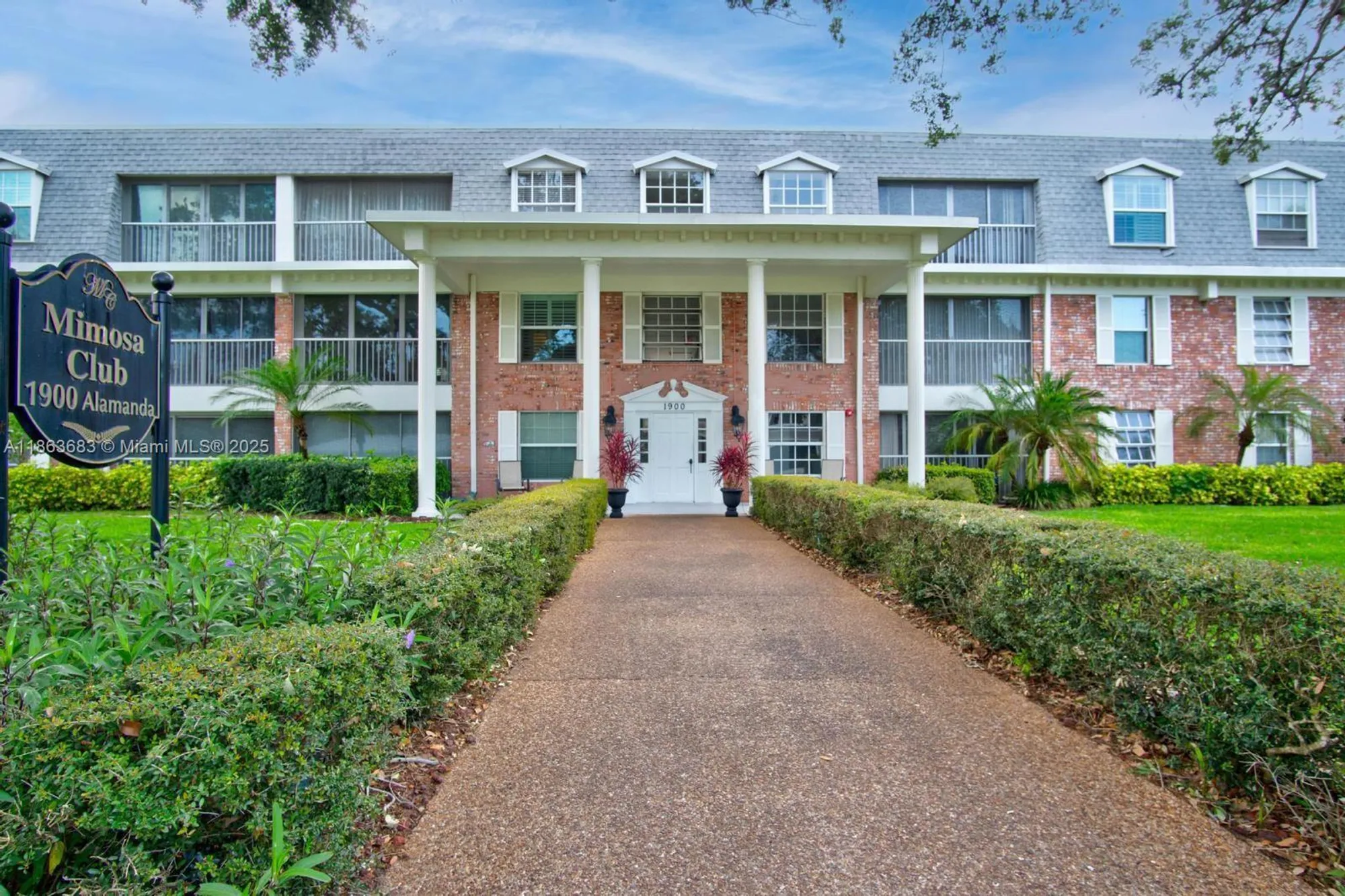 Property Slideshow image 2 of 20 | 1900 alamanda dr apt 108, Naples, FL, 34102