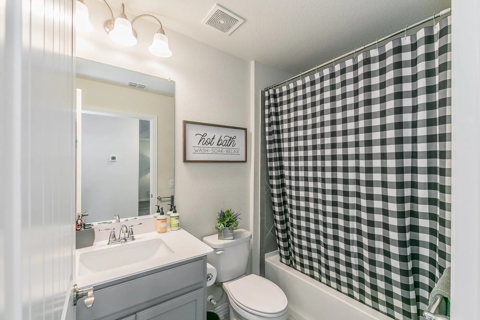 Property Slideshow image 26 of 39 | 7601 heritage dr, Aubrey, TX, 76227