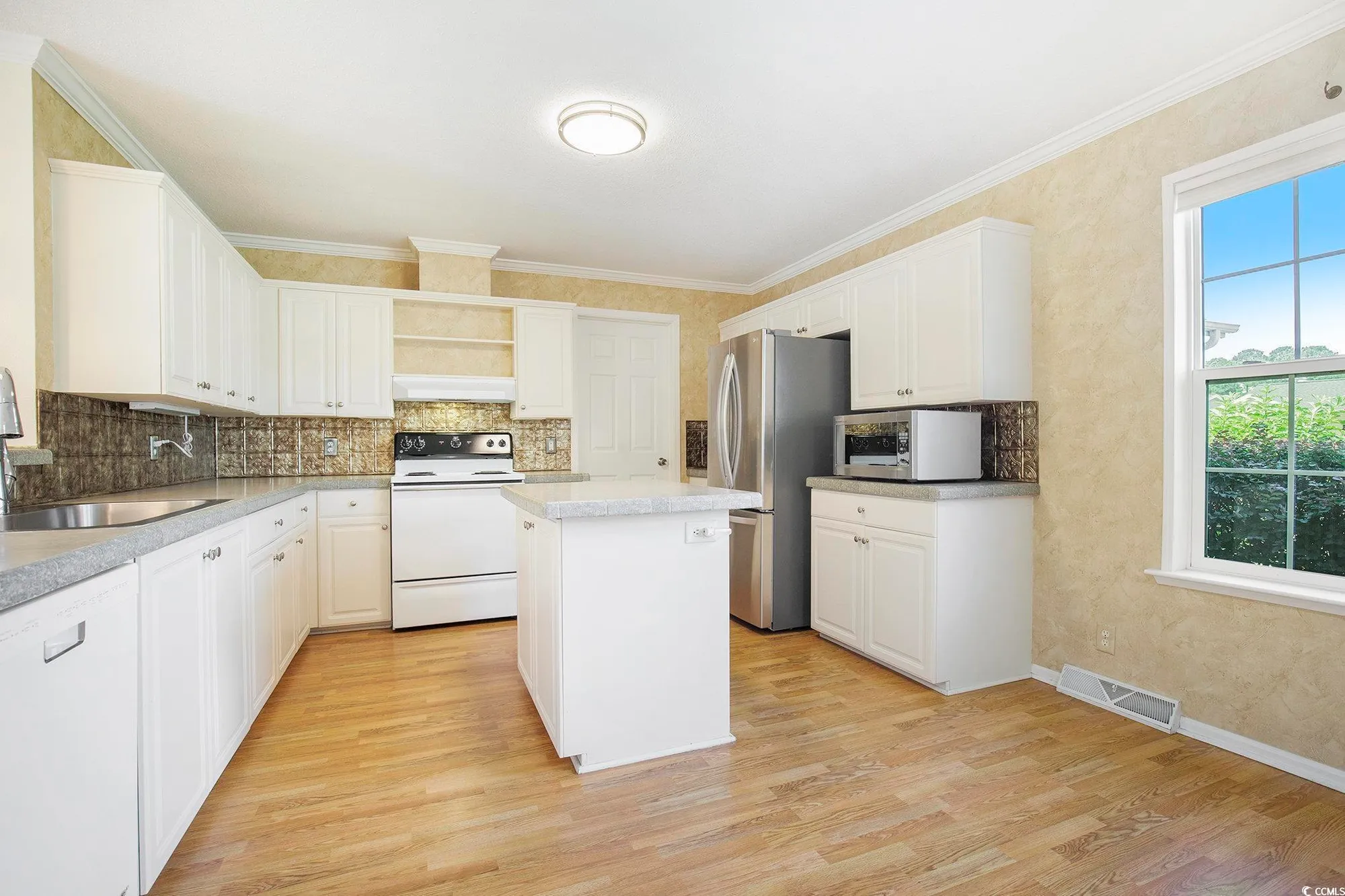 Property Slideshow image 8 of 33 | 237 wellspring dr, Conway, SC, 29526