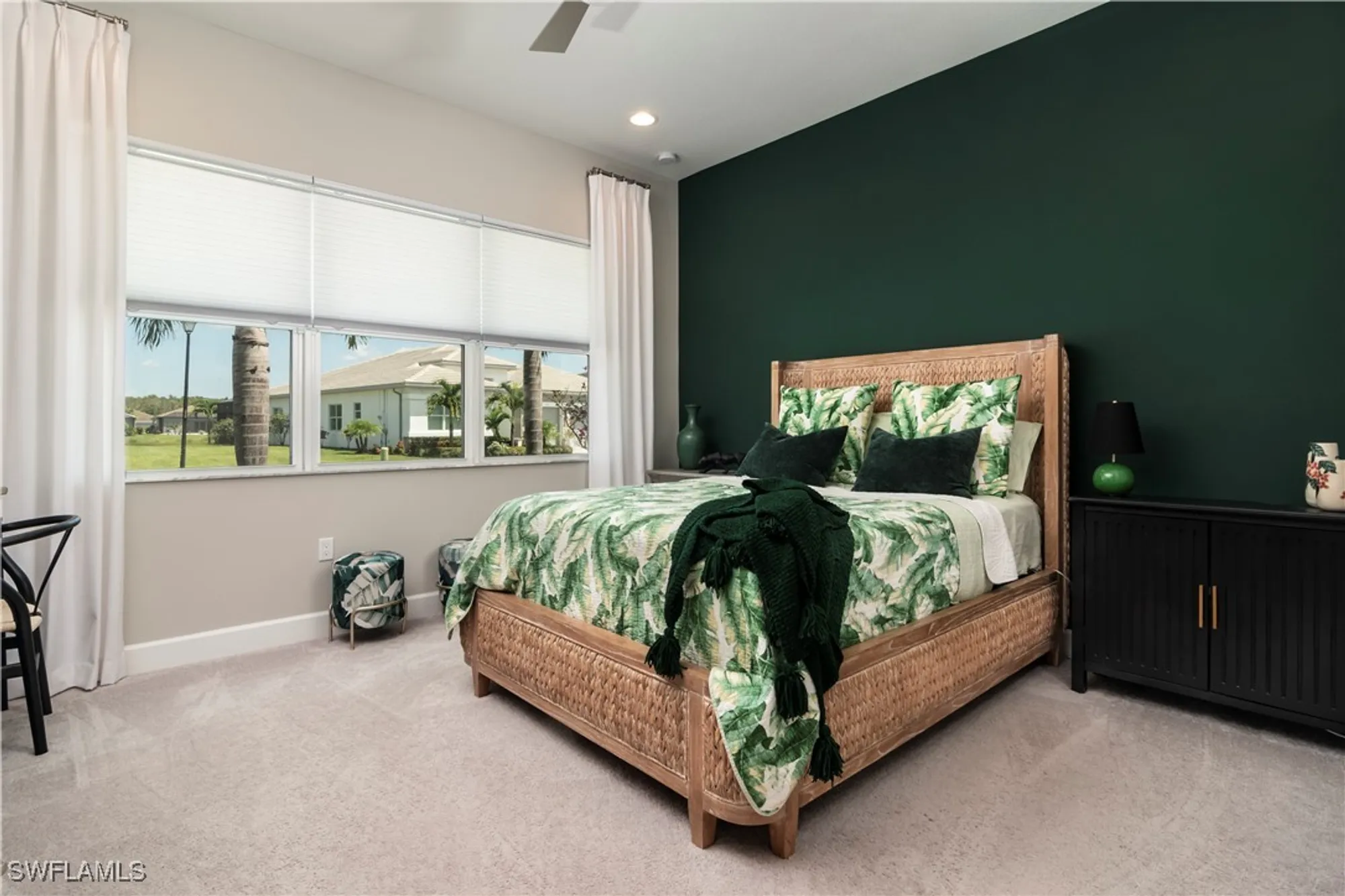 Property Slideshow image 16 of 31 | 11628 periwinkle dr, Naples, FL, 34120