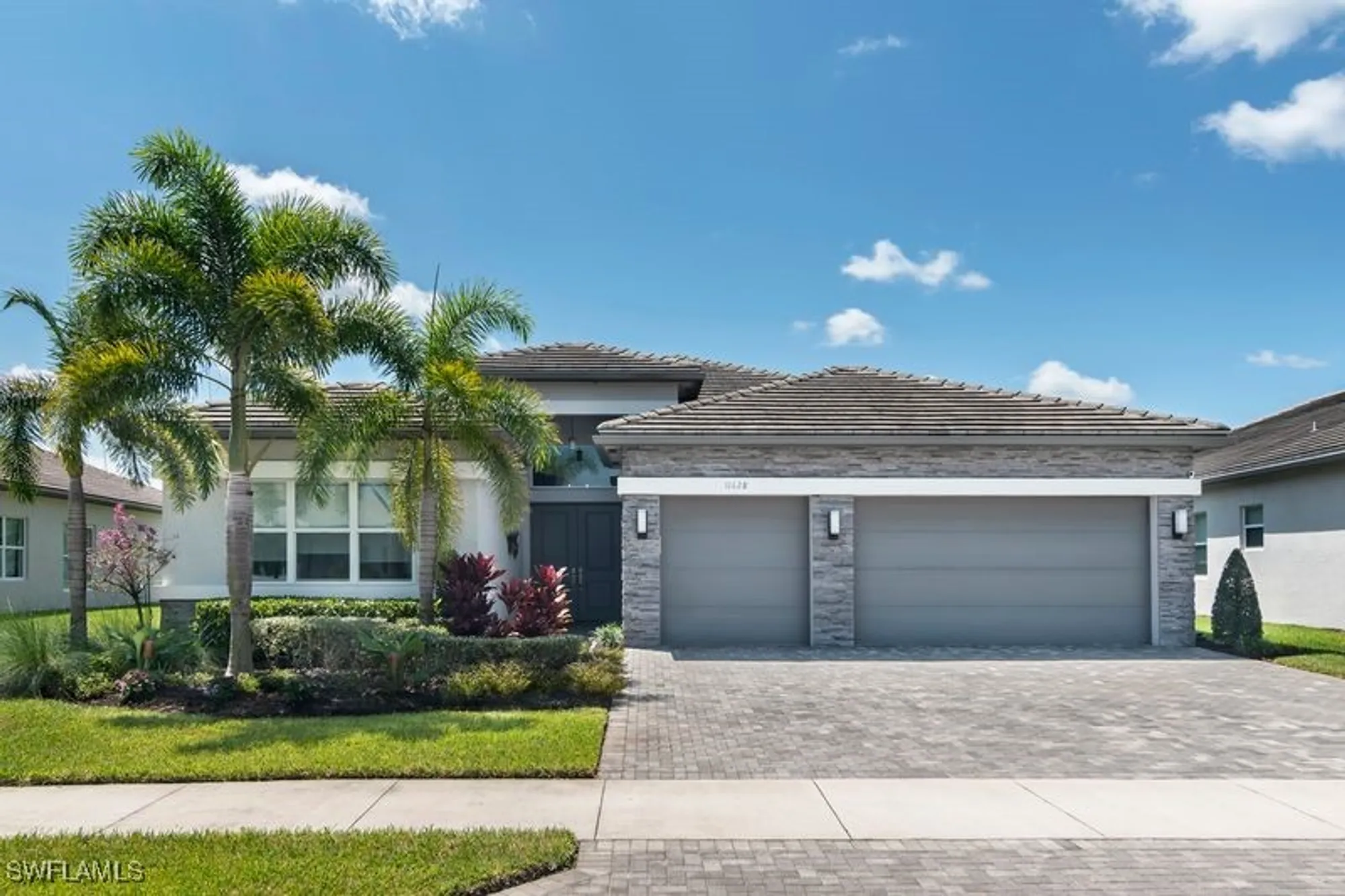 Property Slideshow image 2 of 31 | 11628 periwinkle dr, Naples, FL, 34120