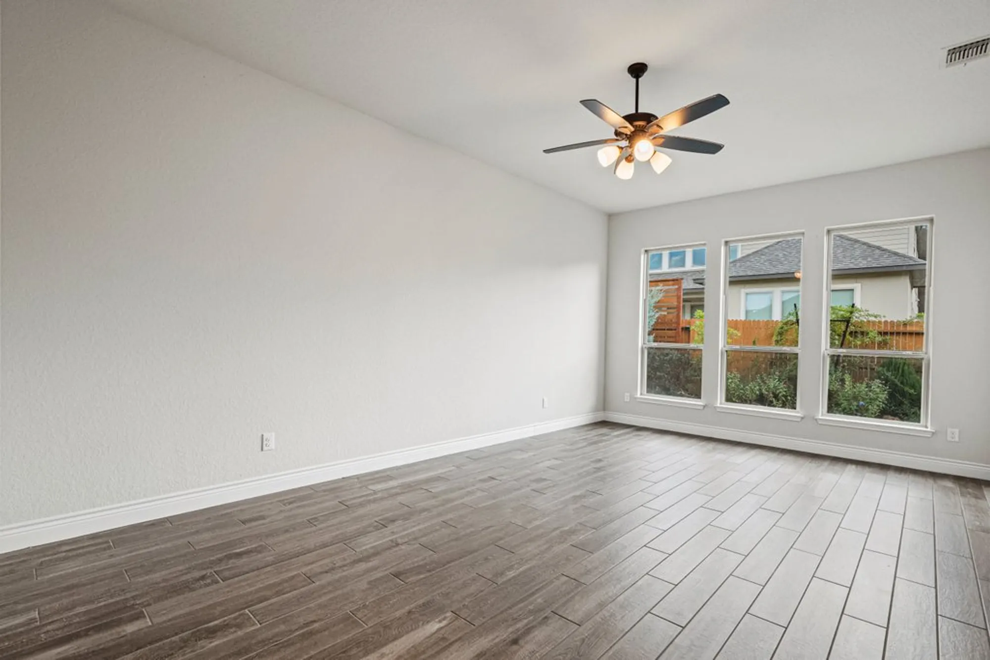 Property Slideshow image 10 of 32 | 429 juana way, New Braunfels, TX, 78132