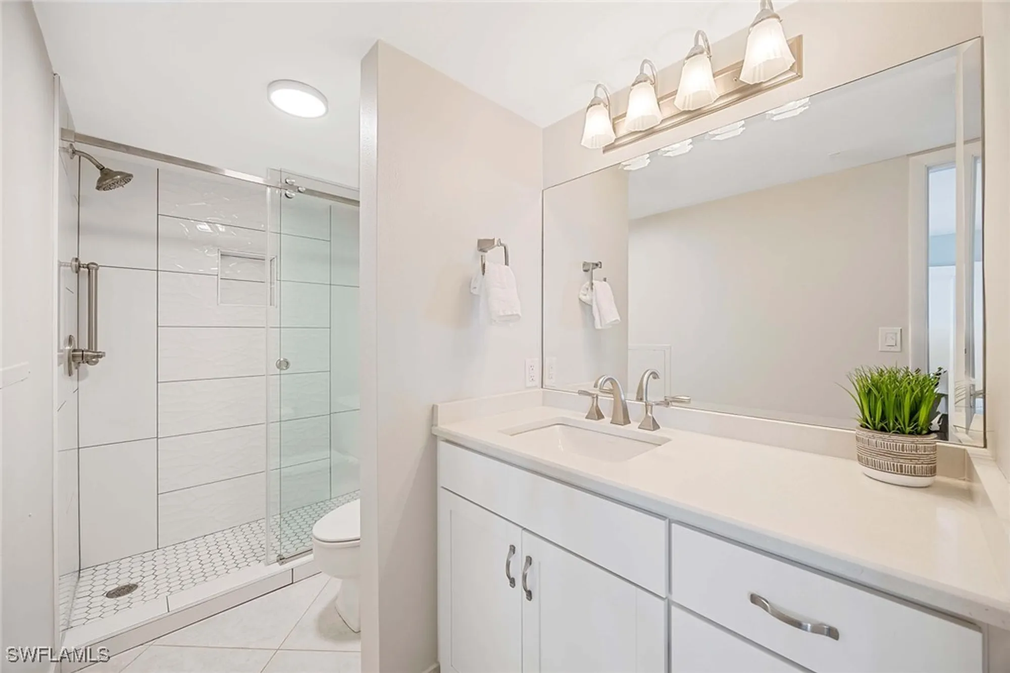 Property Slideshow image 12 of 32 | 3443 gulf shore blvd 314, Naples, FL, 34103