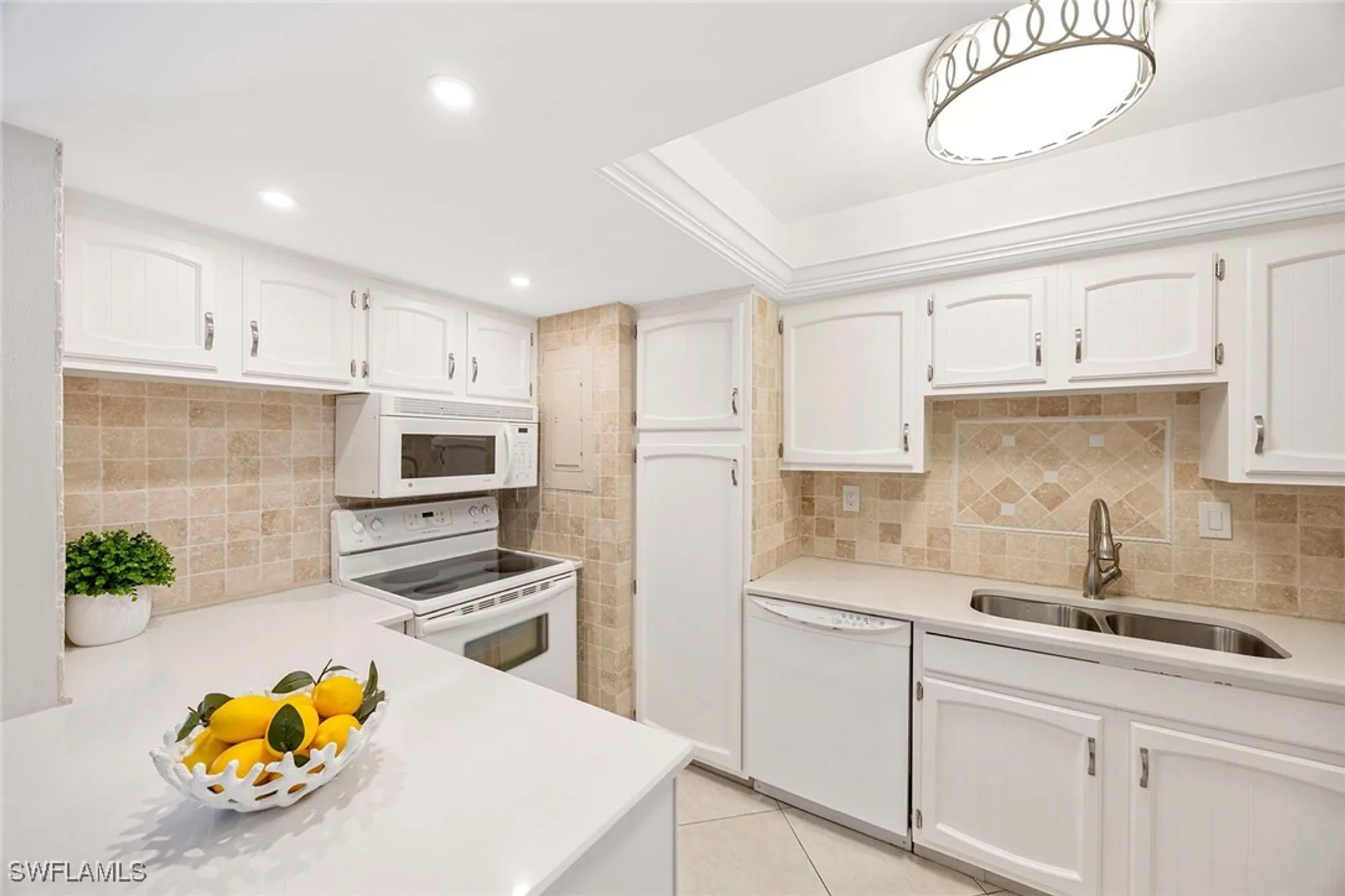 Property Slideshow image 4 of 32 | 3443 gulf shore blvd 314, Naples, FL, 34103