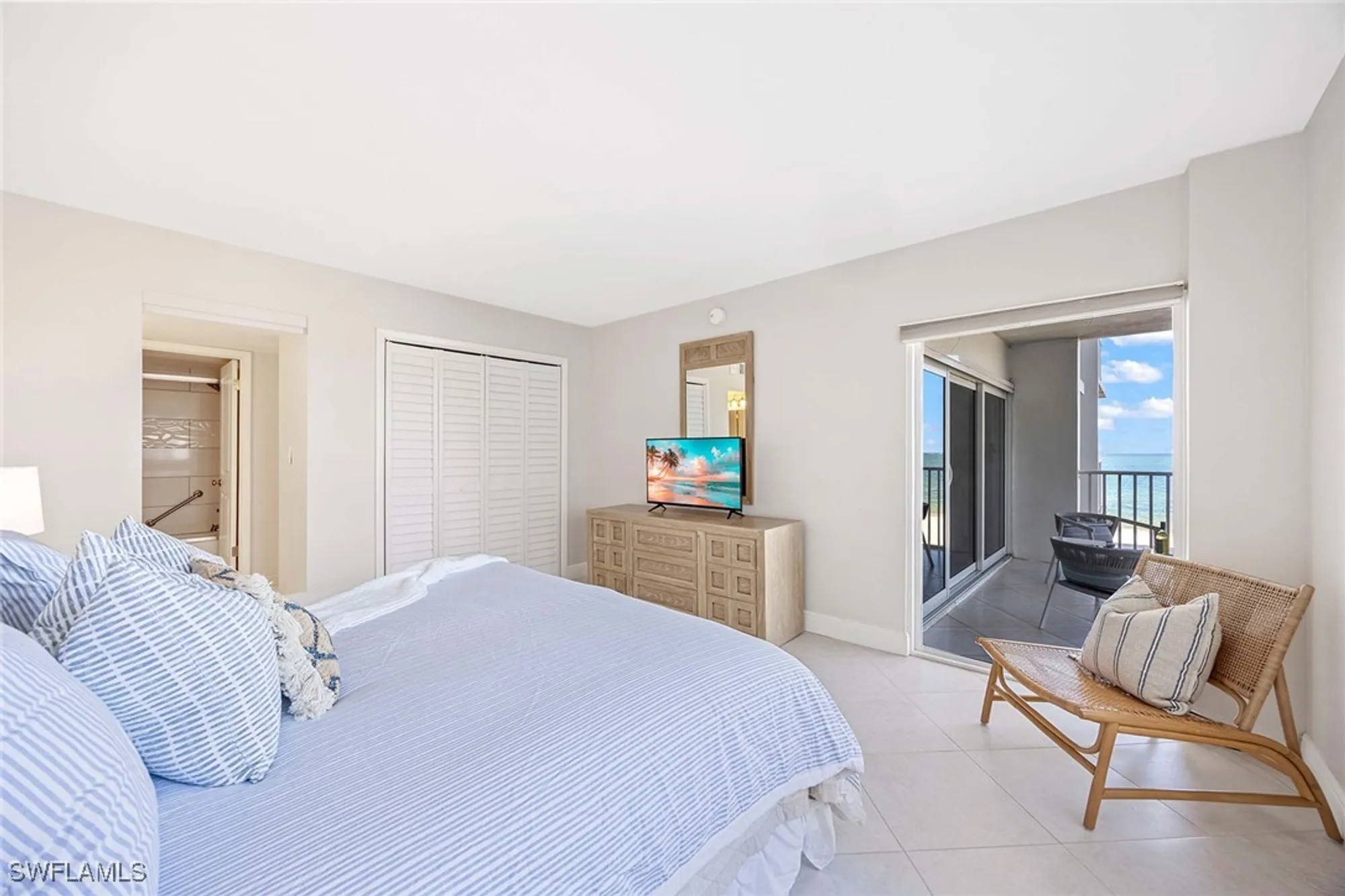 Property Slideshow image 8 of 32 | 3443 gulf shore blvd 314, Naples, FL, 34103