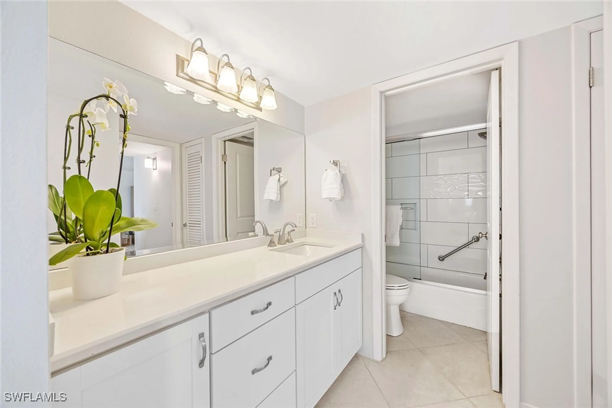 Property Slideshow image 9 of 32 | 3443 gulf shore blvd 314, Naples, FL, 34103