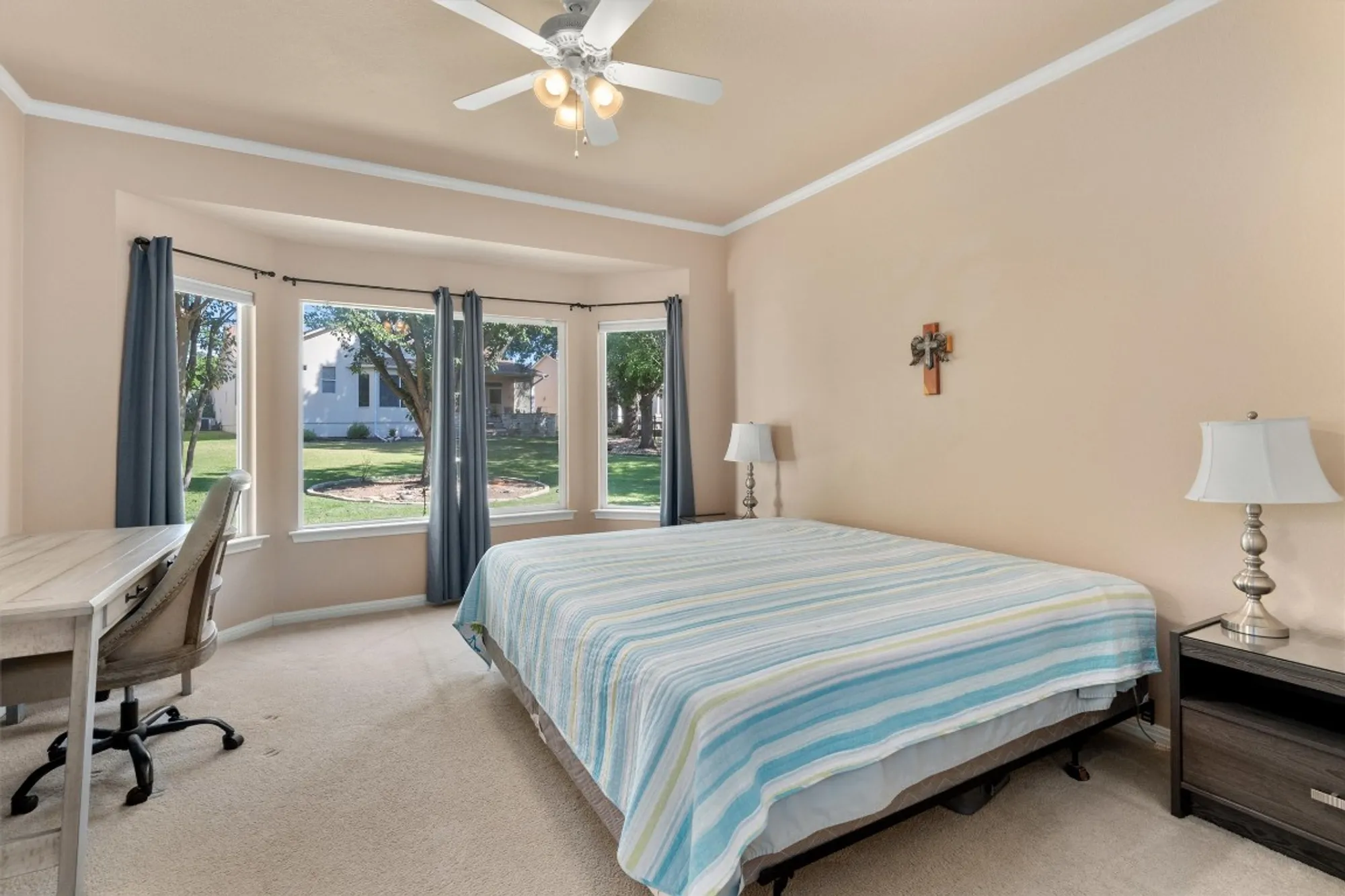 Property Slideshow image 14 of 29 | 272 red poppy trl, Georgetown, TX, 78633