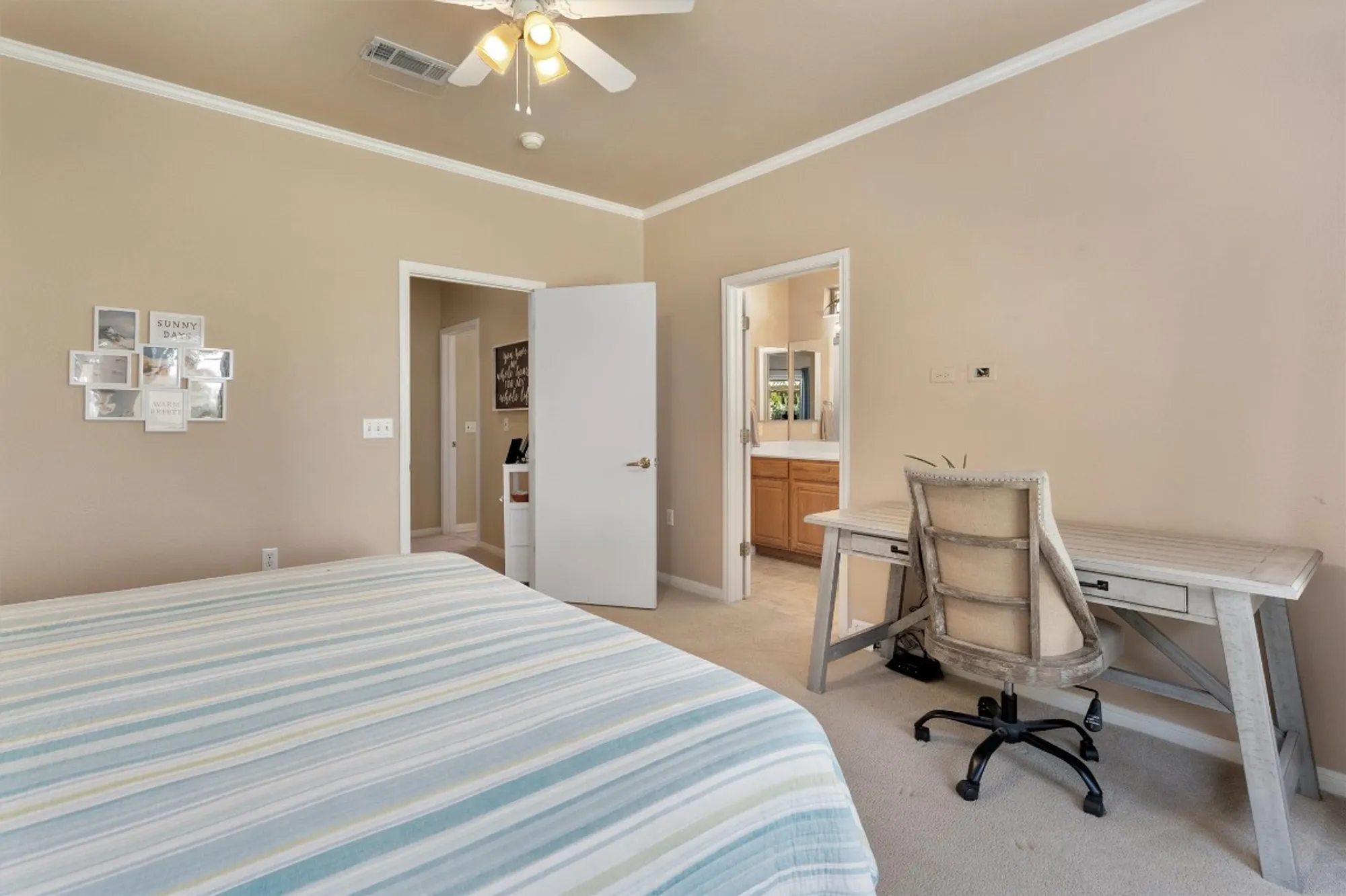 Property Slideshow image 15 of 29 | 272 red poppy trl, Georgetown, TX, 78633