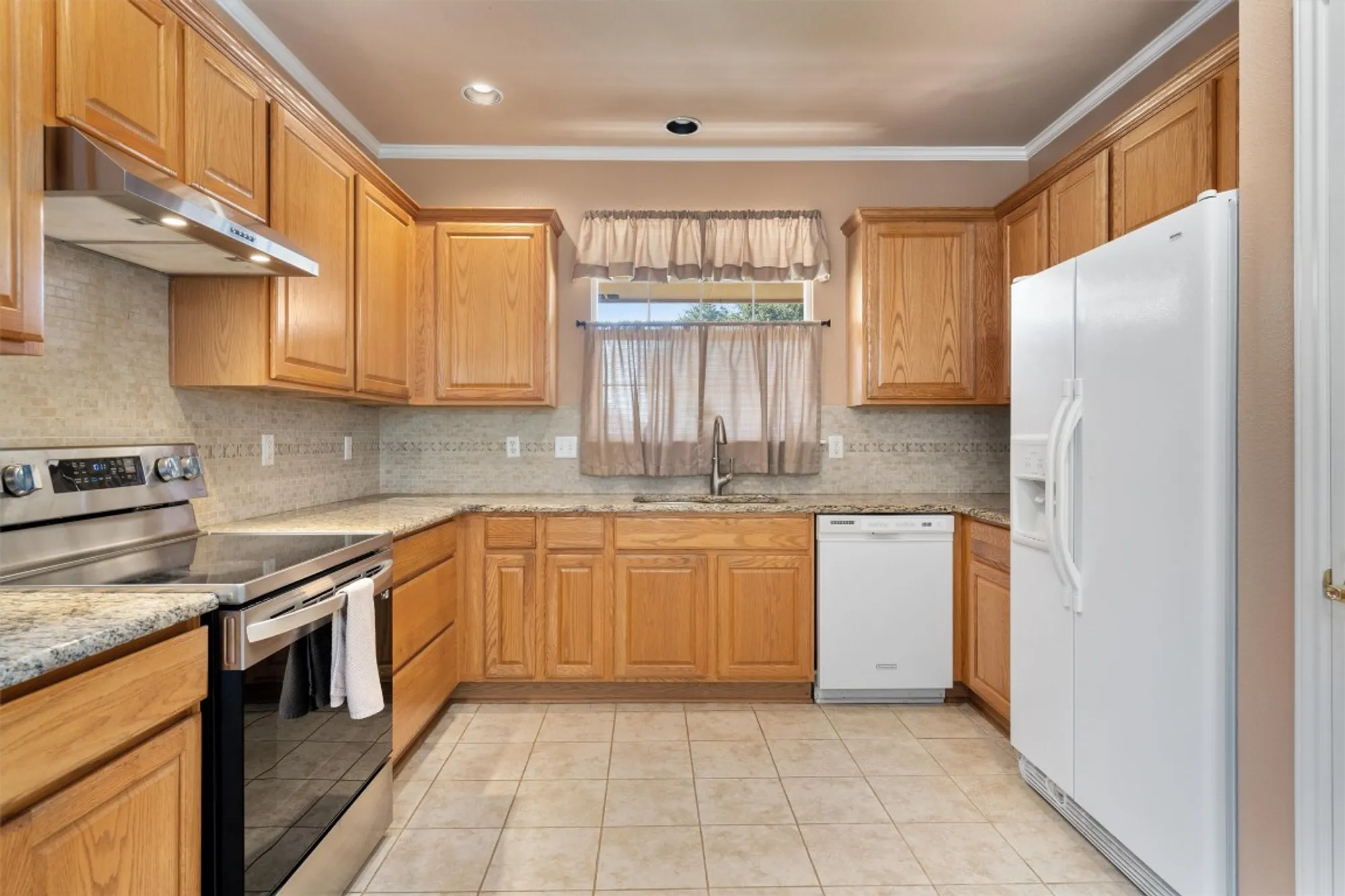 Property Slideshow image 10 of 29 | 272 red poppy trl, Georgetown, TX, 78633