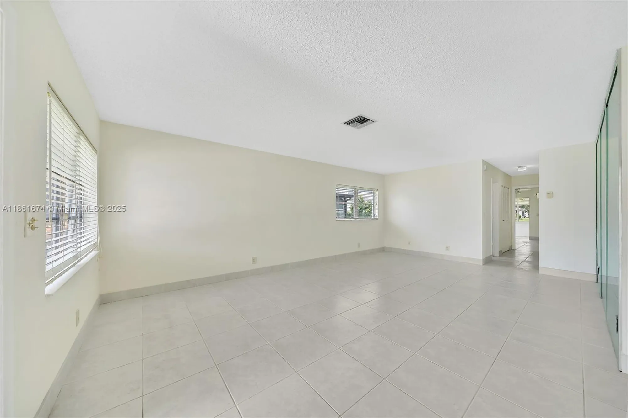 Property Slideshow image 16 of 40 | 3319 americo dr, West Palm Beach, FL, 33417
