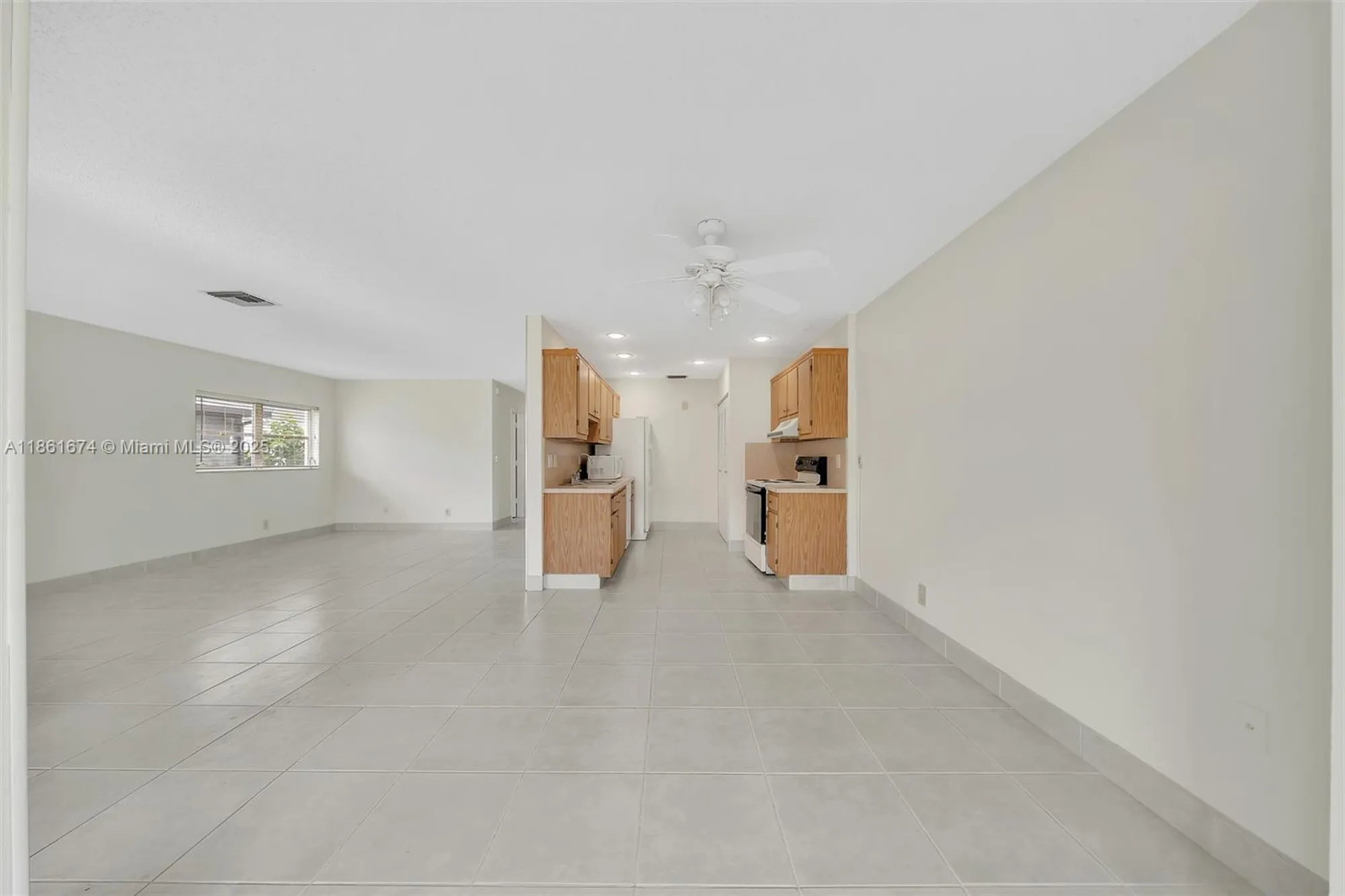 Property Slideshow image 10 of 40 | 3319 americo dr, West Palm Beach, FL, 33417
