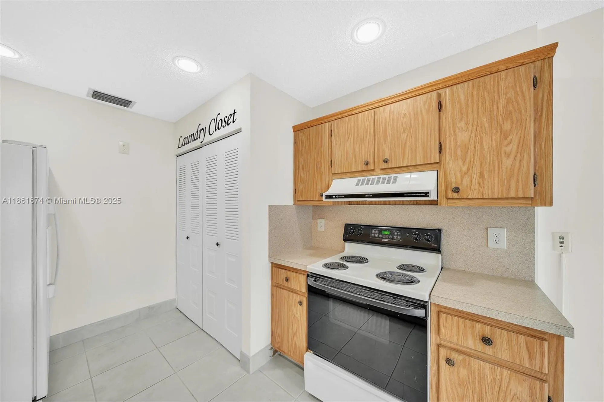 Property Slideshow image 12 of 40 | 3319 americo dr, West Palm Beach, FL, 33417