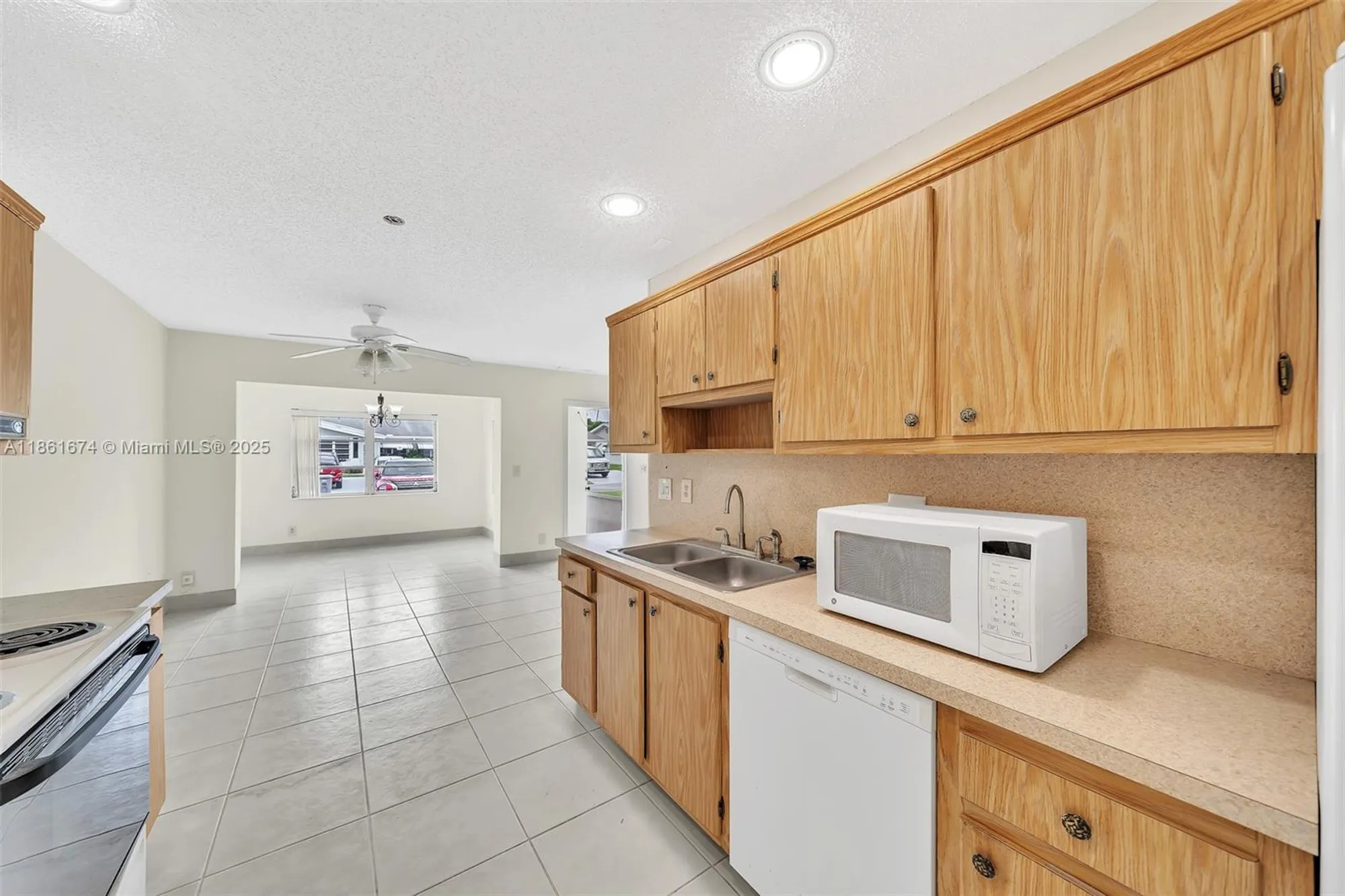 Property Slideshow image 13 of 40 | 3319 americo dr, West Palm Beach, FL, 33417