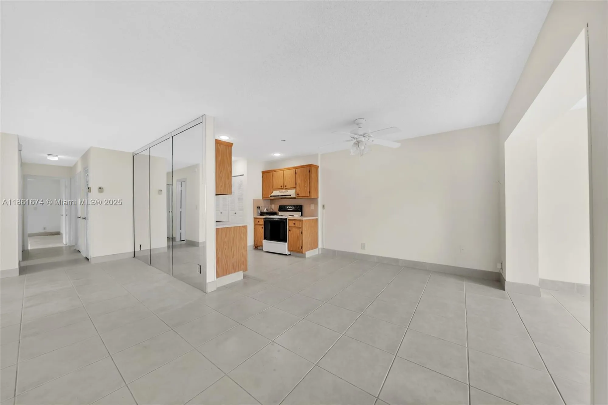 Property Slideshow image 8 of 40 | 3319 americo dr, West Palm Beach, FL, 33417