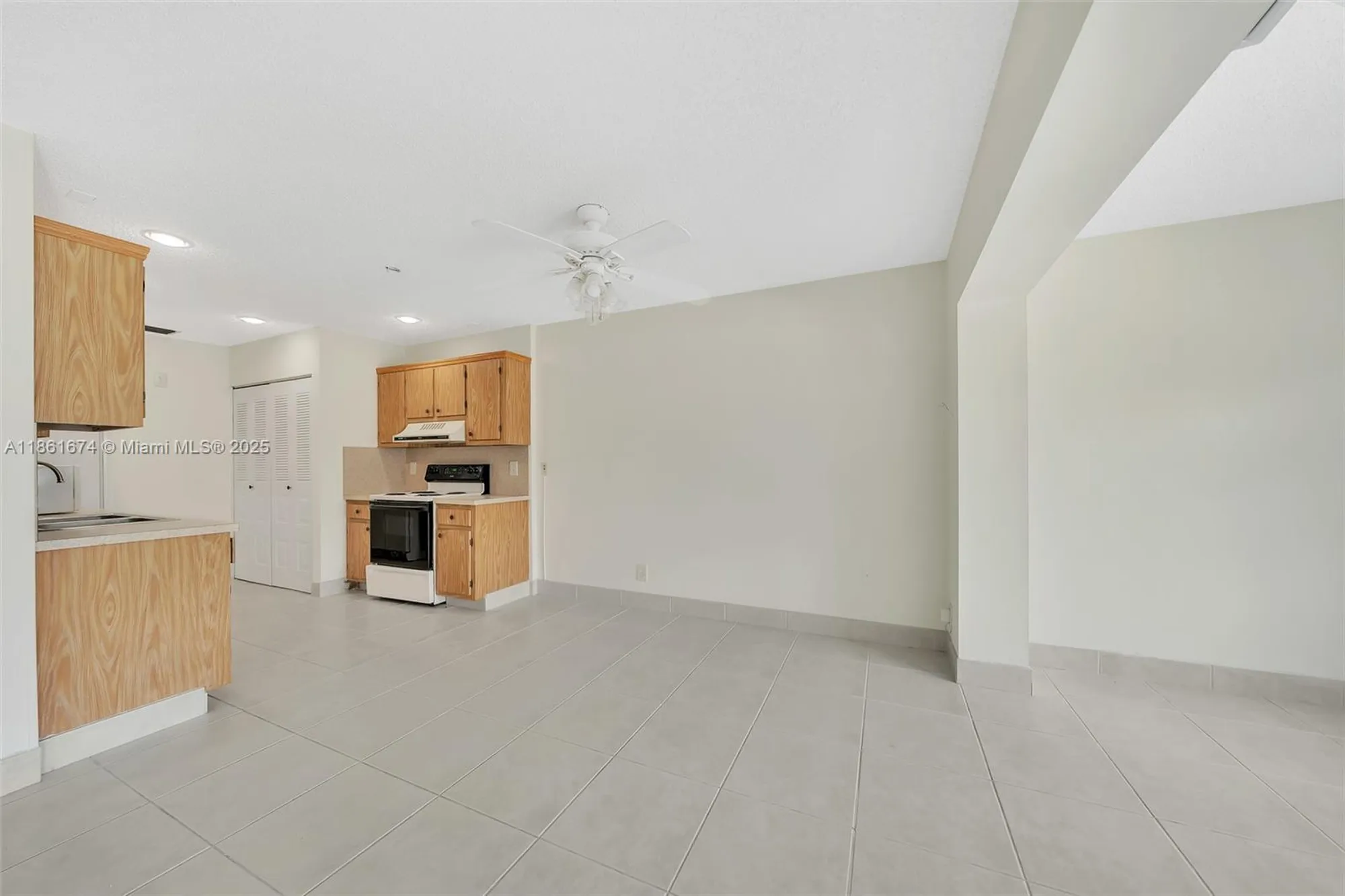 Property Slideshow image 9 of 40 | 3319 americo dr, West Palm Beach, FL, 33417