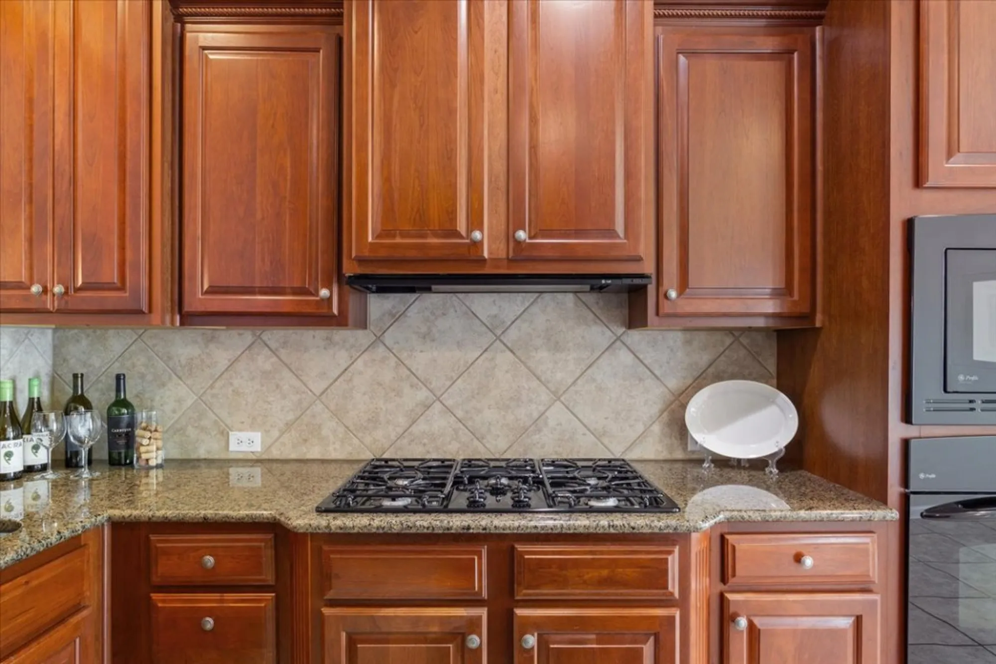 Property Slideshow image 14 of 34 | 213 fieldstone dr, Georgetown, TX, 78633