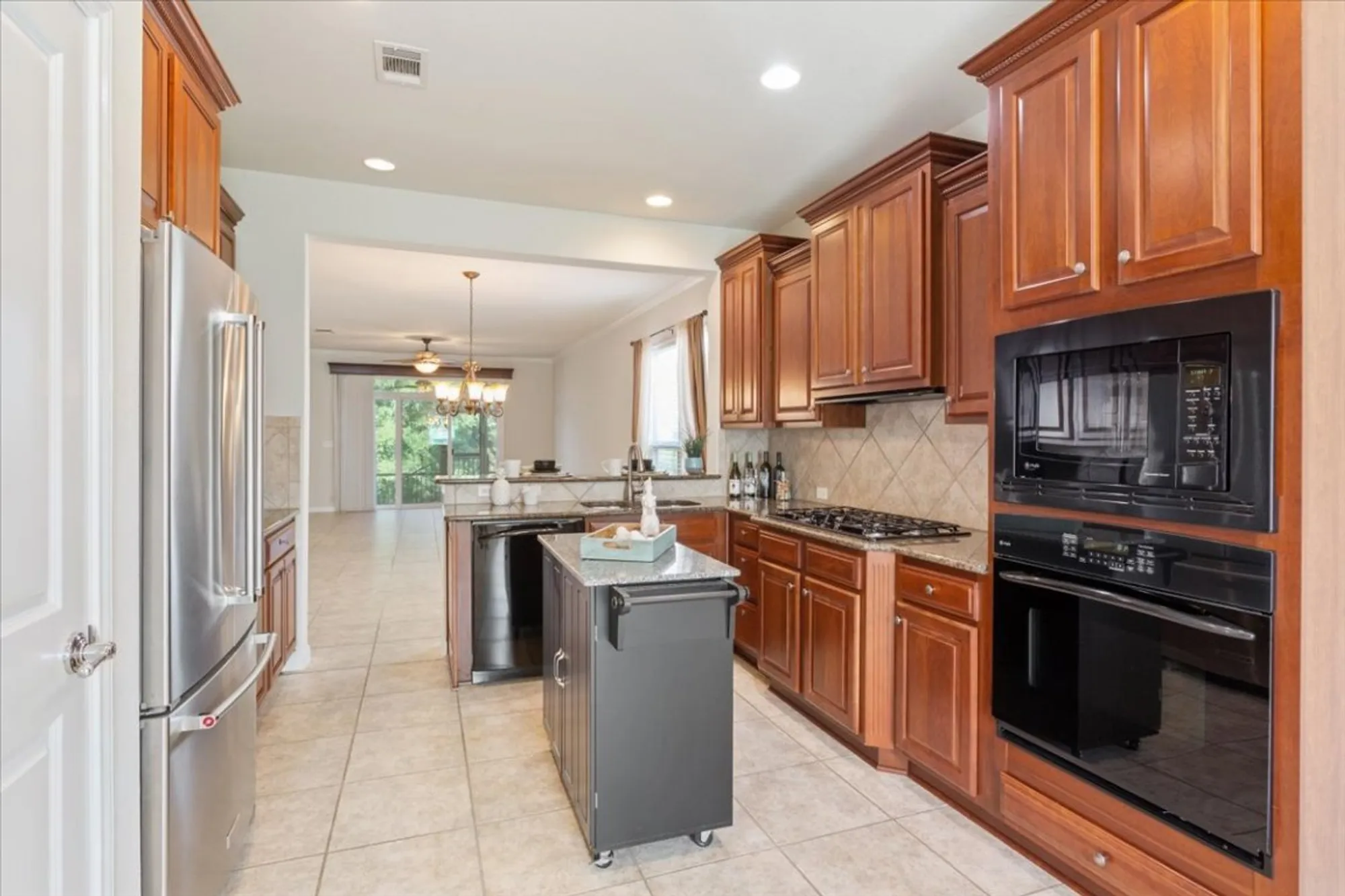 Property Slideshow image 15 of 34 | 213 fieldstone dr, Georgetown, TX, 78633