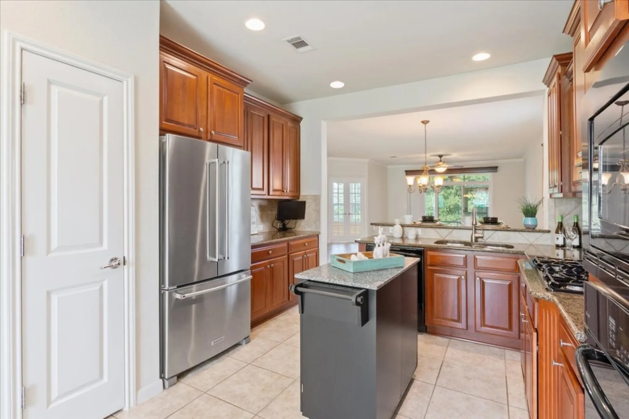 Property Slideshow image 16 of 34 | 213 fieldstone dr, Georgetown, TX, 78633