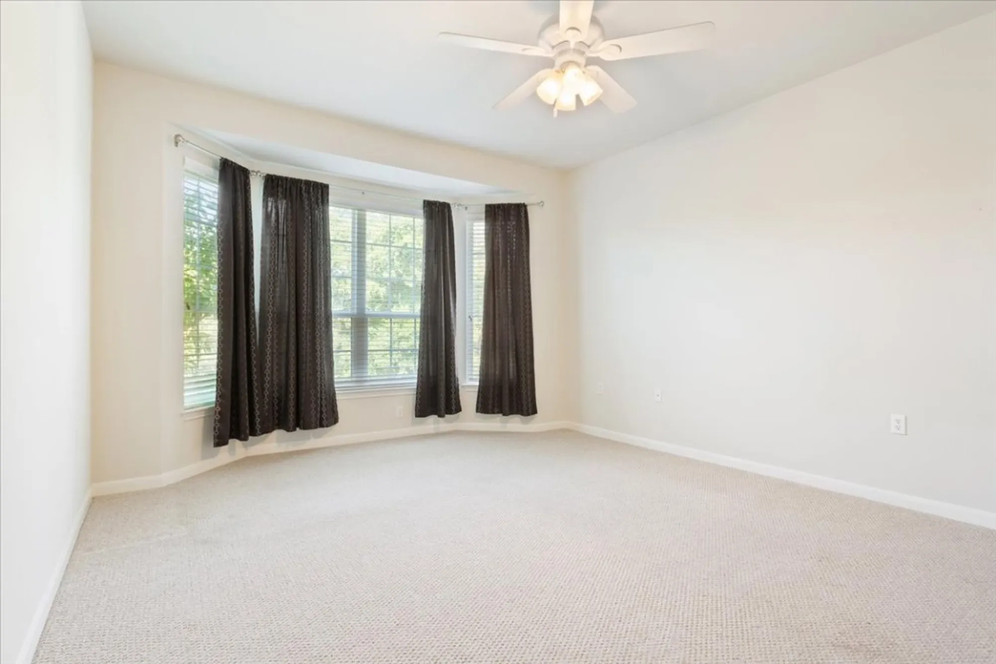 Property Slideshow image 17 of 34 | 213 fieldstone dr, Georgetown, TX, 78633