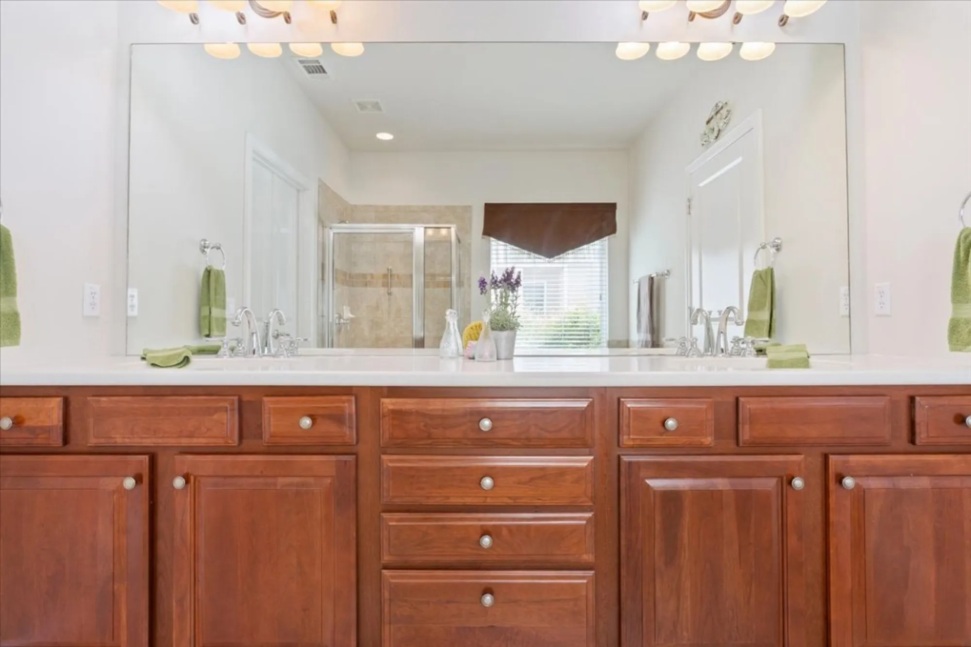 Property Slideshow image 18 of 34 | 213 fieldstone dr, Georgetown, TX, 78633