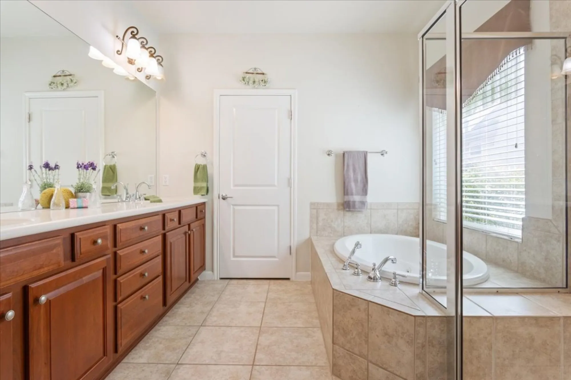Property Slideshow image 19 of 34 | 213 fieldstone dr, Georgetown, TX, 78633