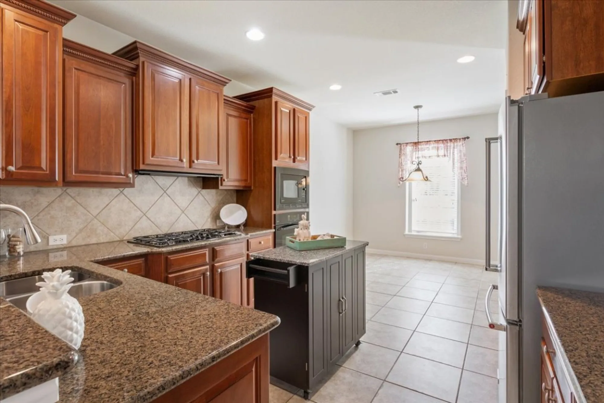 Property Slideshow image 13 of 34 | 213 fieldstone dr, Georgetown, TX, 78633