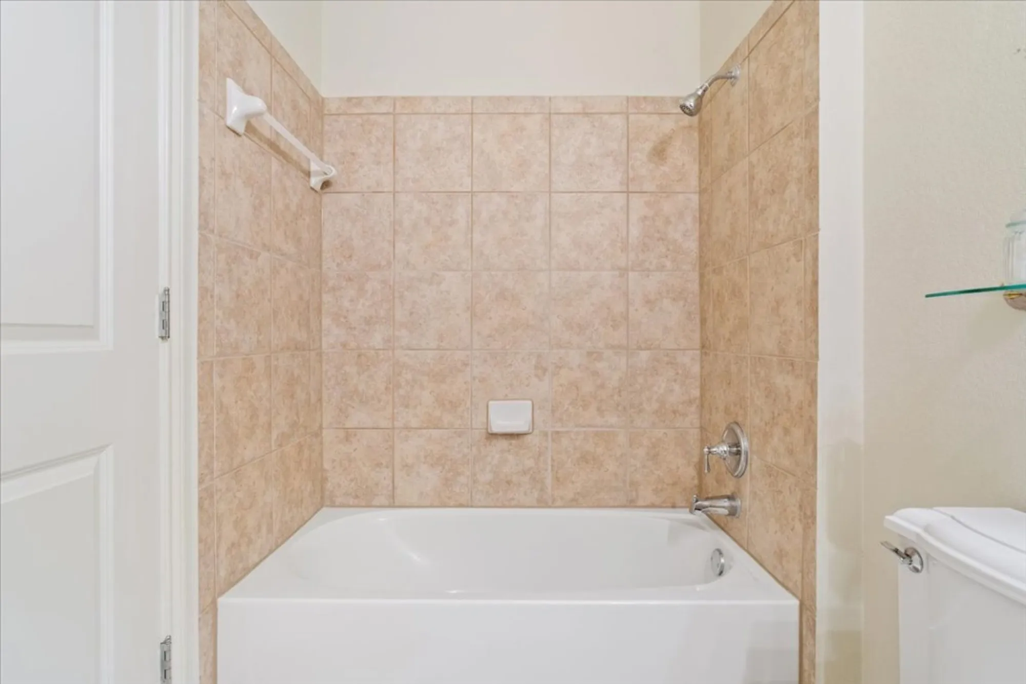 Property Slideshow image 25 of 34 | 213 fieldstone dr, Georgetown, TX, 78633