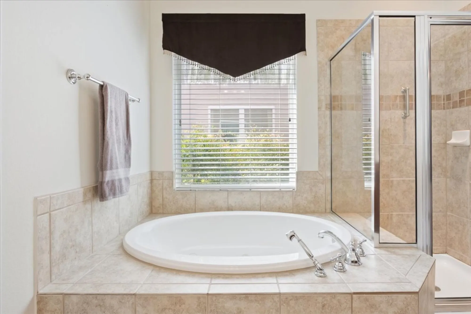 Property Slideshow image 20 of 34 | 213 fieldstone dr, Georgetown, TX, 78633