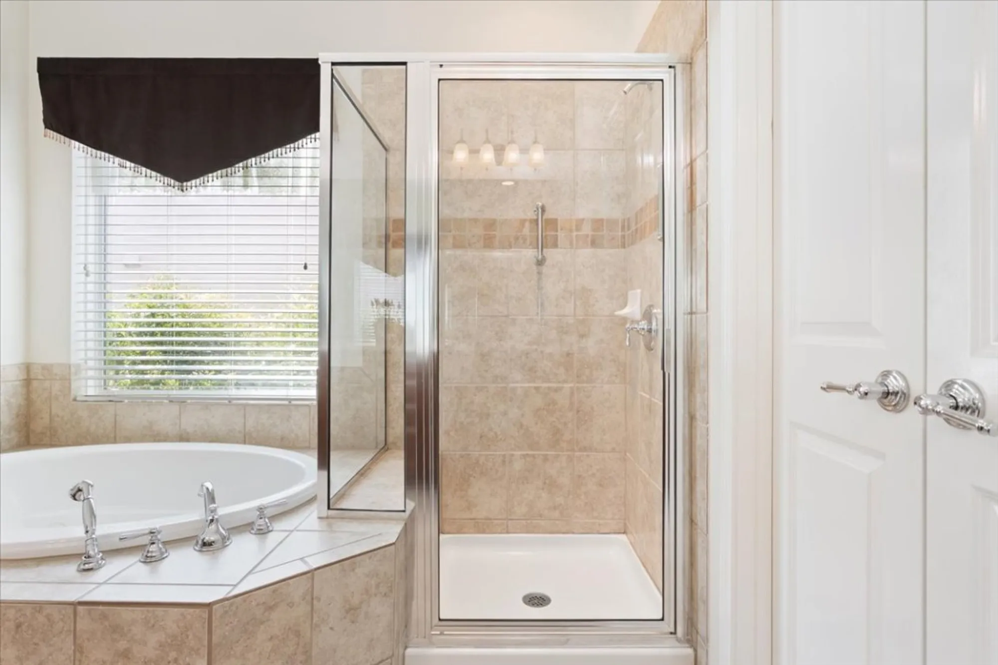 Property Slideshow image 21 of 34 | 213 fieldstone dr, Georgetown, TX, 78633