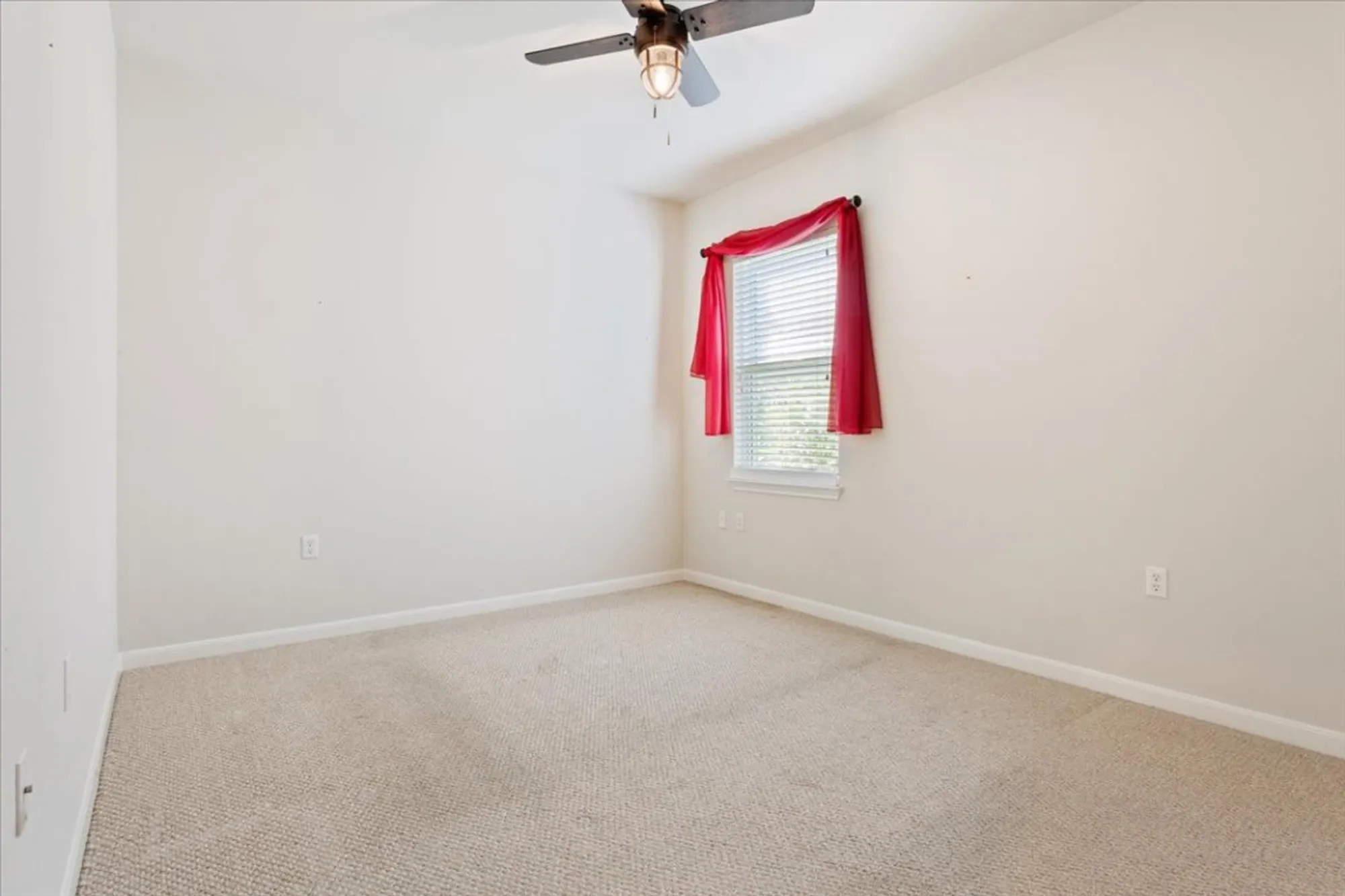 Property Slideshow image 23 of 34 | 213 fieldstone dr, Georgetown, TX, 78633