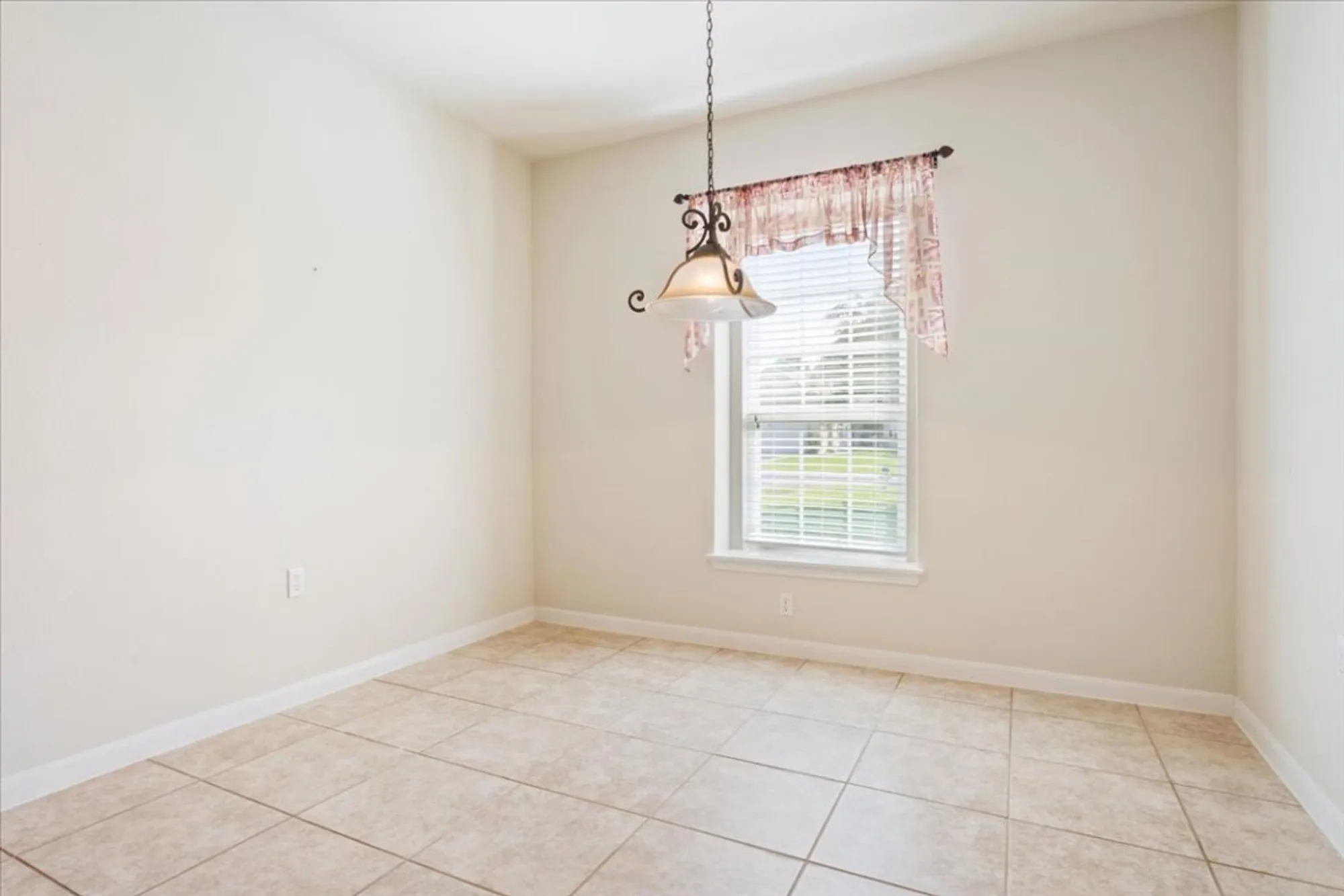 Property Slideshow image 5 of 34 | 213 fieldstone dr, Georgetown, TX, 78633