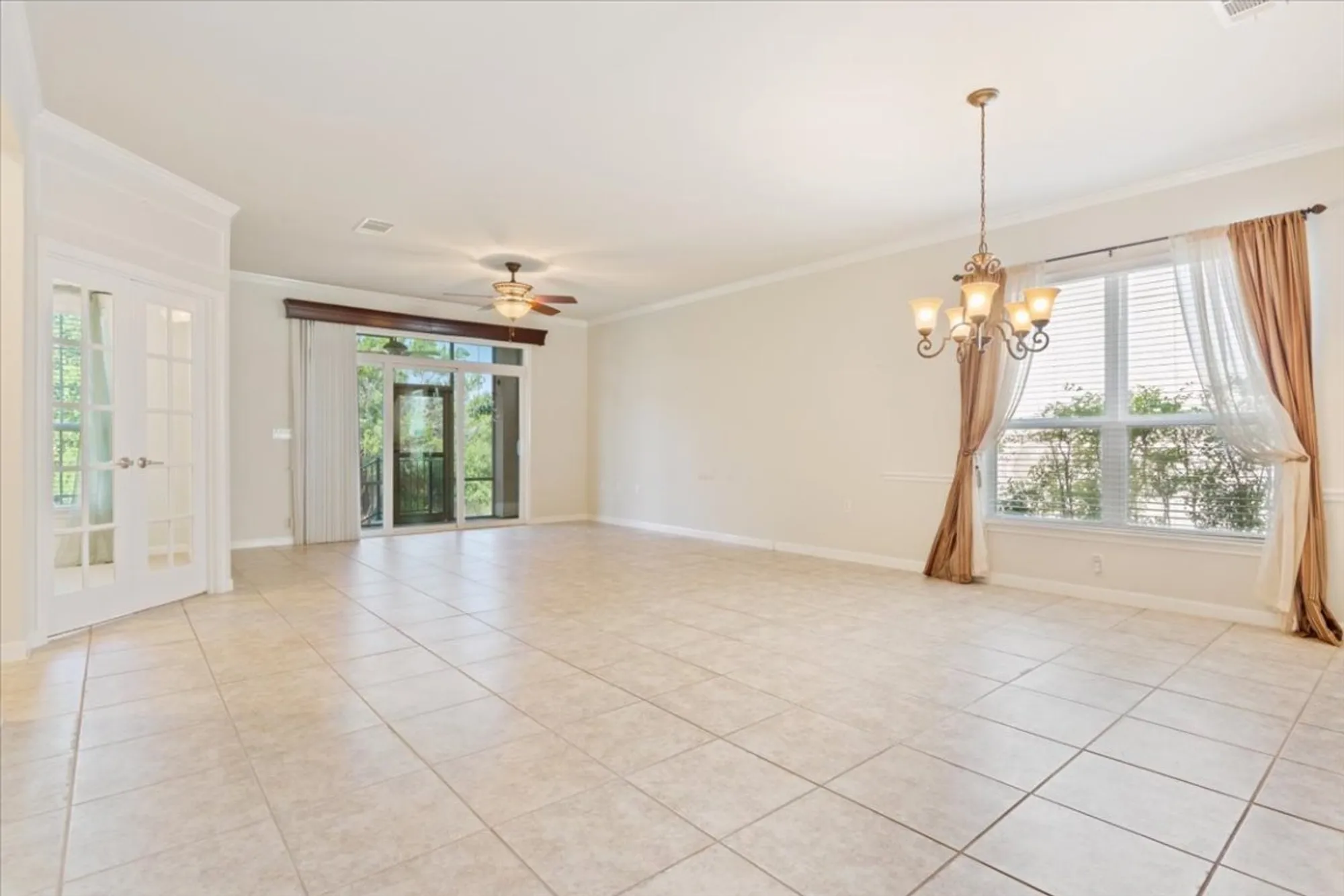 Property Slideshow image 6 of 34 | 213 fieldstone dr, Georgetown, TX, 78633