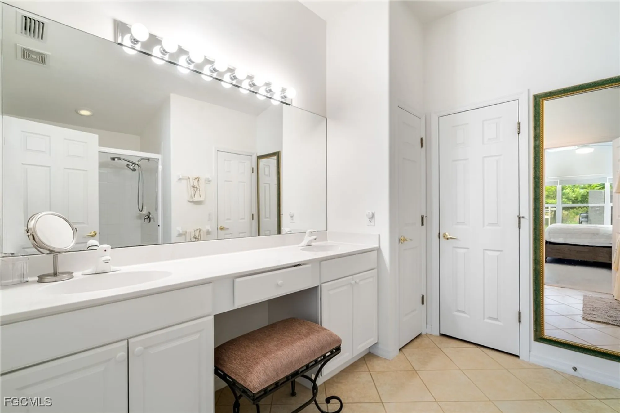 Property Slideshow image 19 of 34 | 10055 oakhurst way, Fort Myers, FL, 33913
