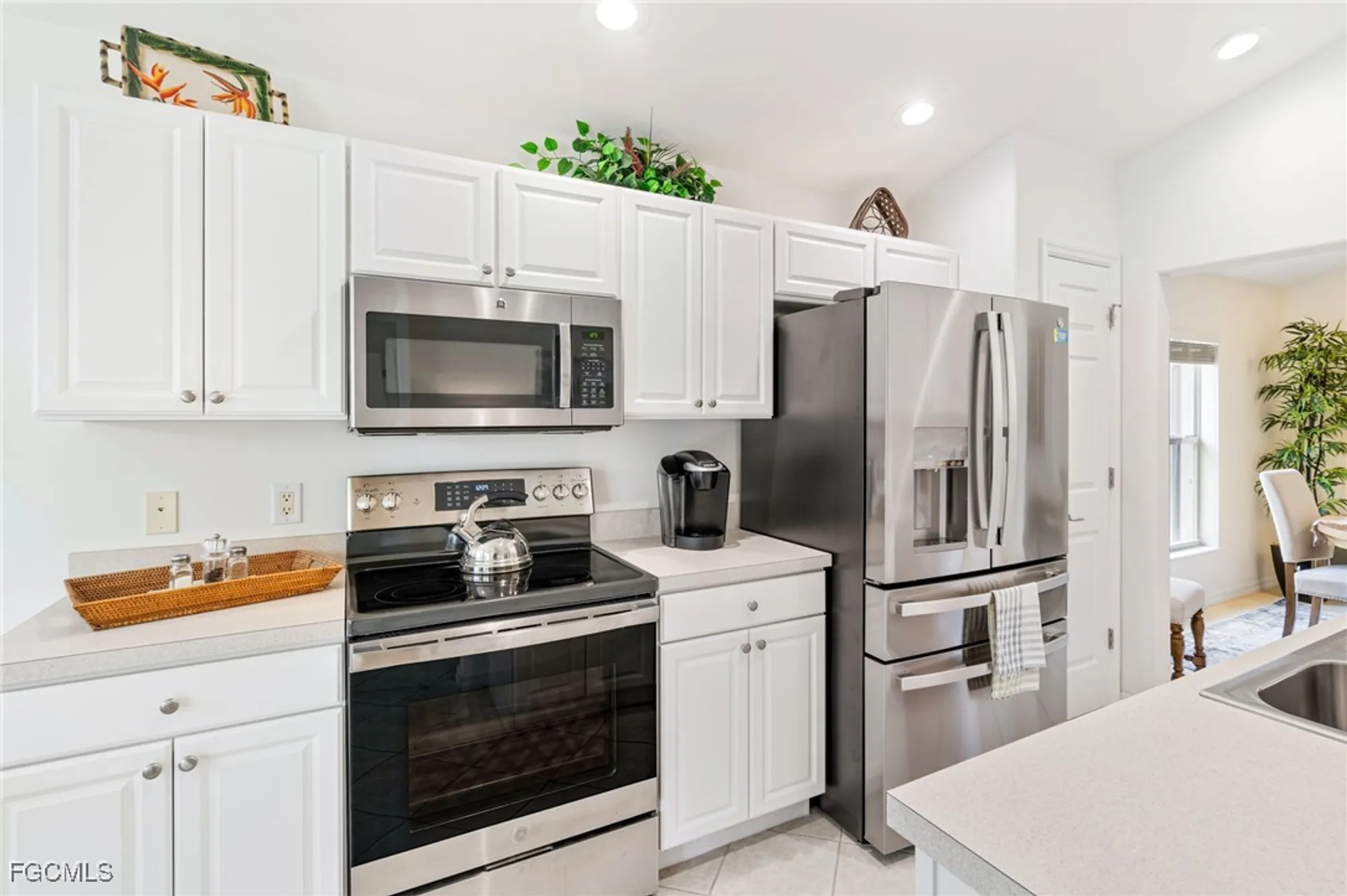 Property Slideshow image 11 of 34 | 10055 oakhurst way, Fort Myers, FL, 33913