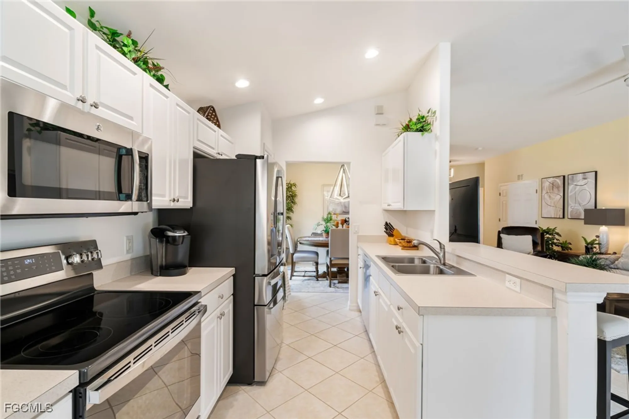 Property Slideshow image 12 of 34 | 10055 oakhurst way, Fort Myers, FL, 33913