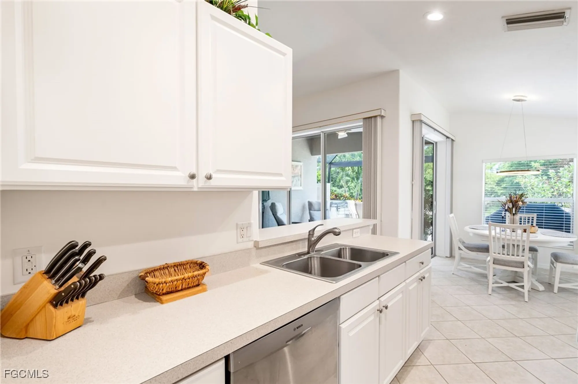 Property Slideshow image 13 of 34 | 10055 oakhurst way, Fort Myers, FL, 33913
