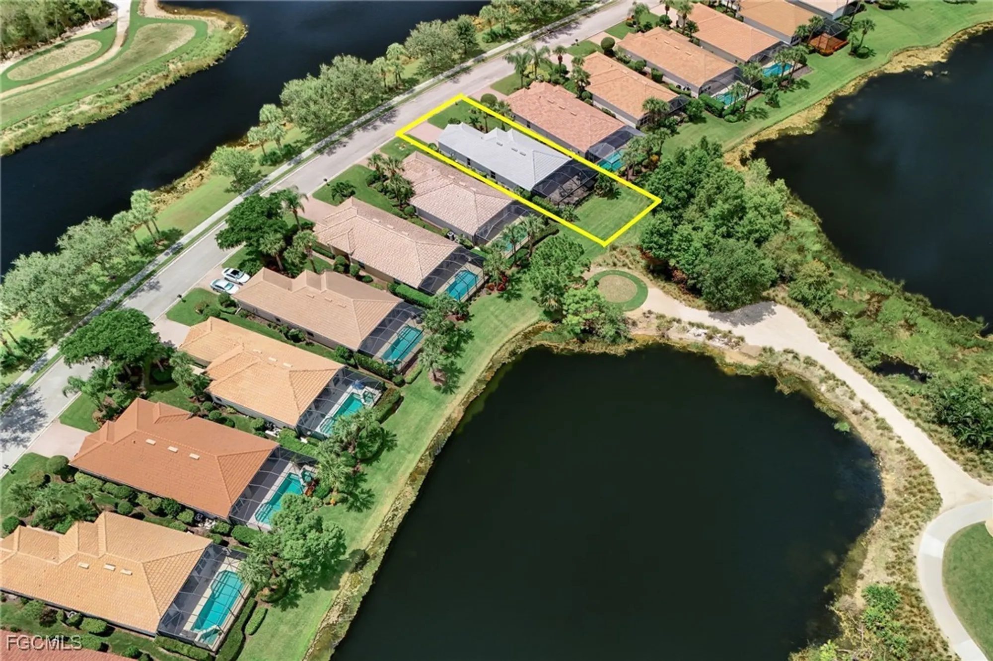 Property Slideshow image 4 of 34 | 10055 oakhurst way, Fort Myers, FL, 33913