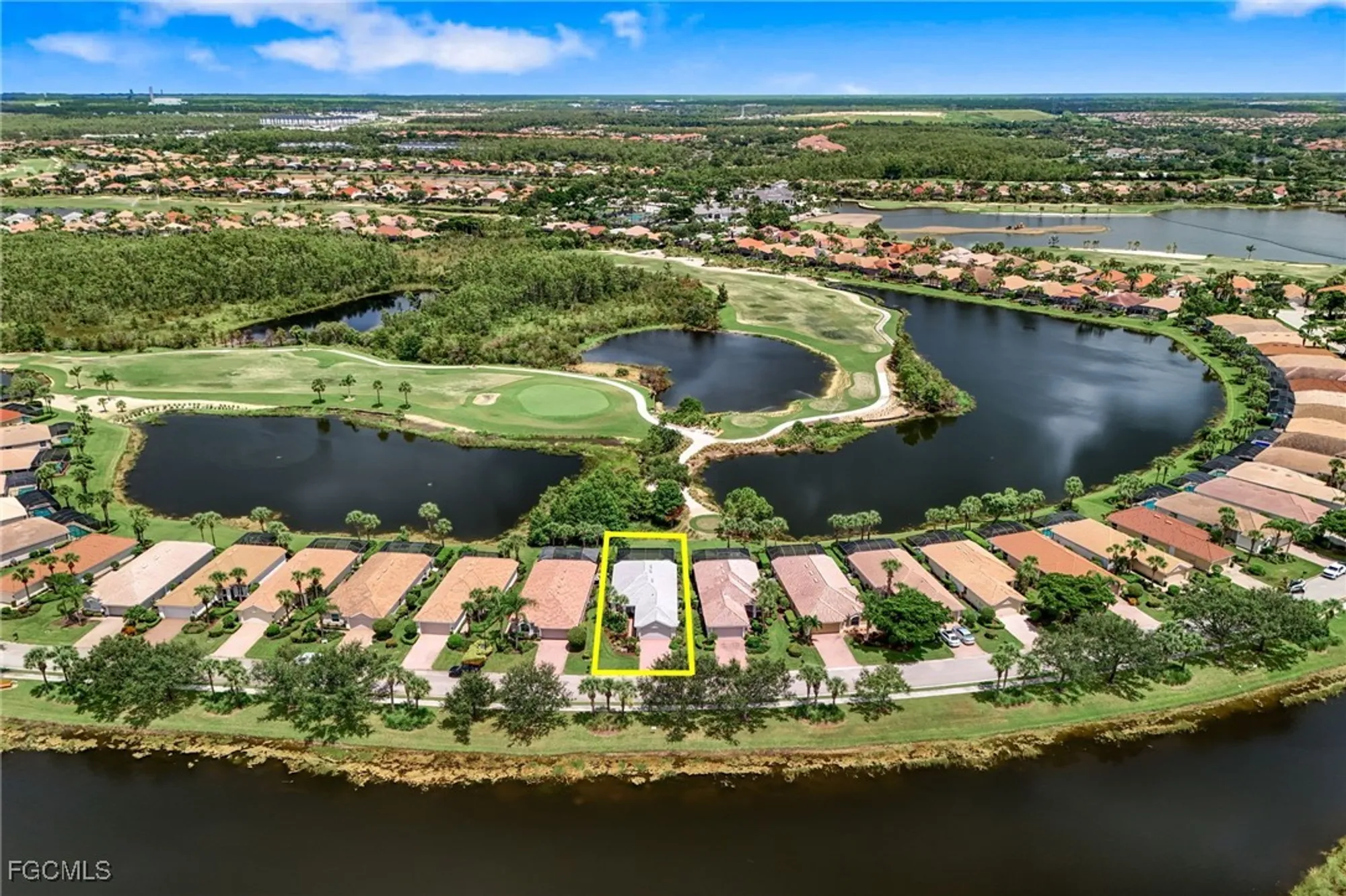 Property Slideshow image 6 of 34 | 10055 oakhurst way, Fort Myers, FL, 33913