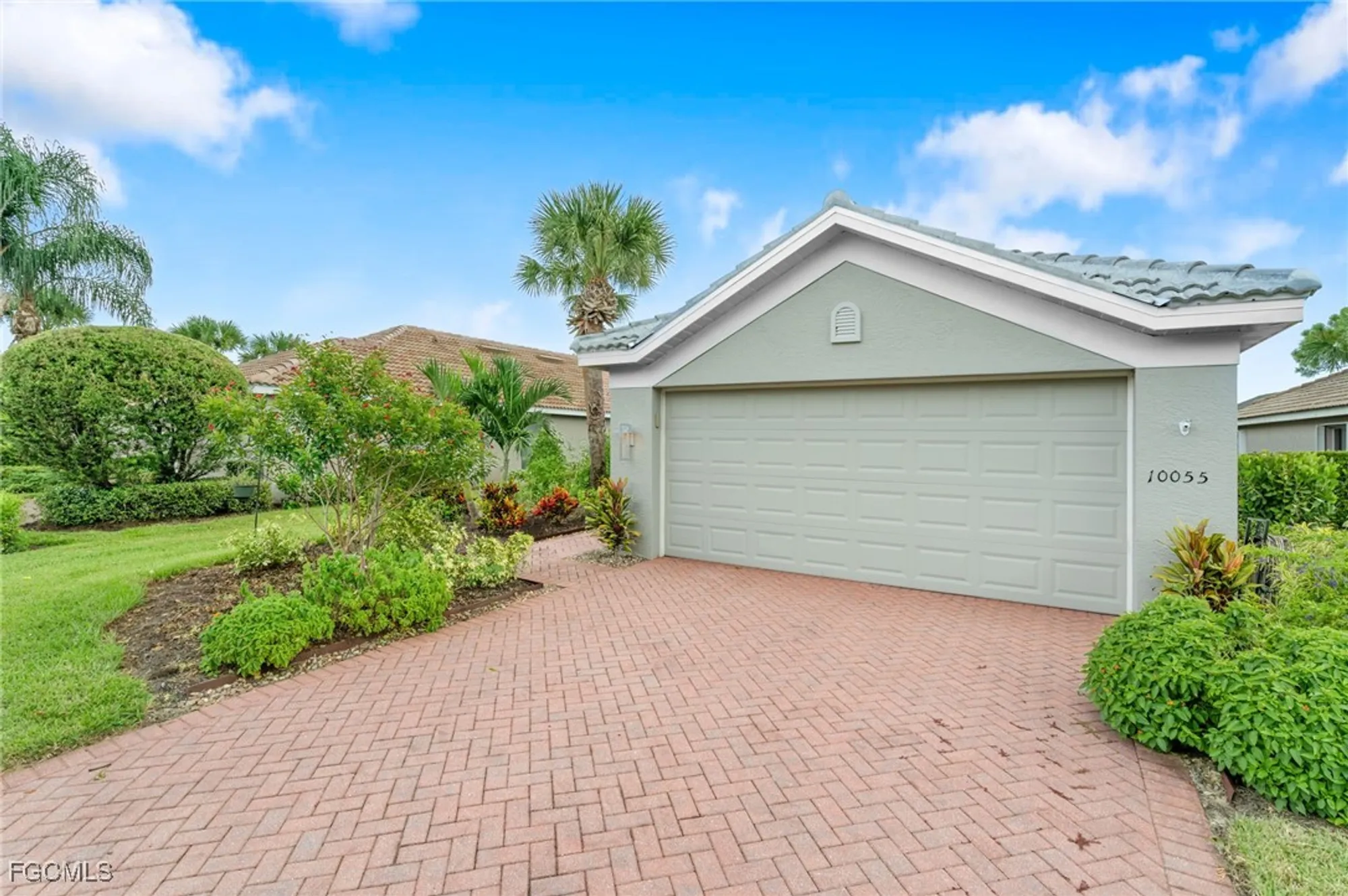 Property Slideshow image 7 of 34 | 10055 oakhurst way, Fort Myers, FL, 33913