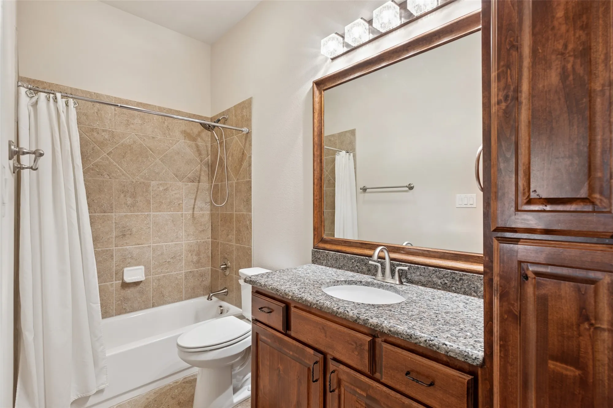 Property Slideshow image 17 of 25 | 2104 ladera way 2104, Mansfield, TX, 76063