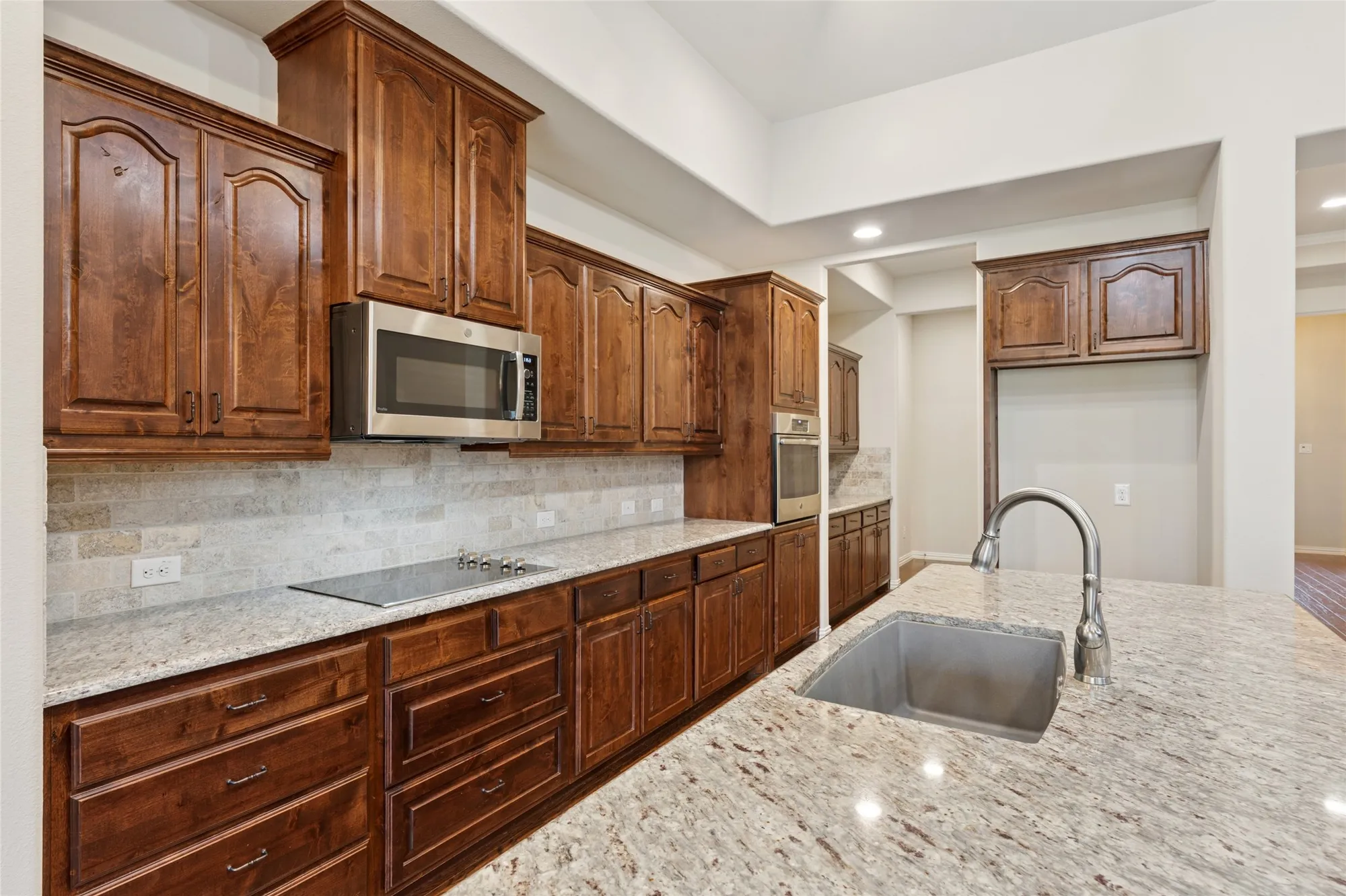 Property Slideshow image 10 of 25 | 2104 ladera way 2104, Mansfield, TX, 76063