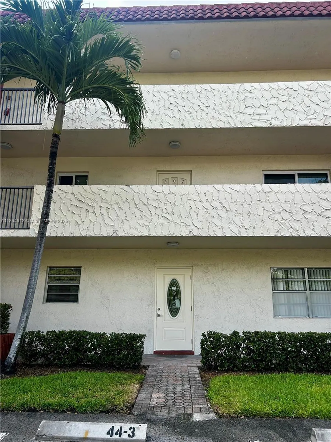 Property Slideshow image 2 of 18 | 111 s hollybrook dr apt 107, Pembroke Pines, FL, 33025