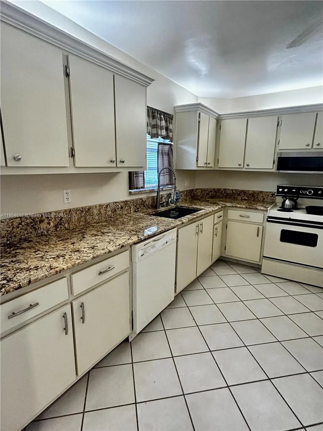Property Slideshow image 8 of 18 | 111 s hollybrook dr apt 107, Pembroke Pines, FL, 33025
