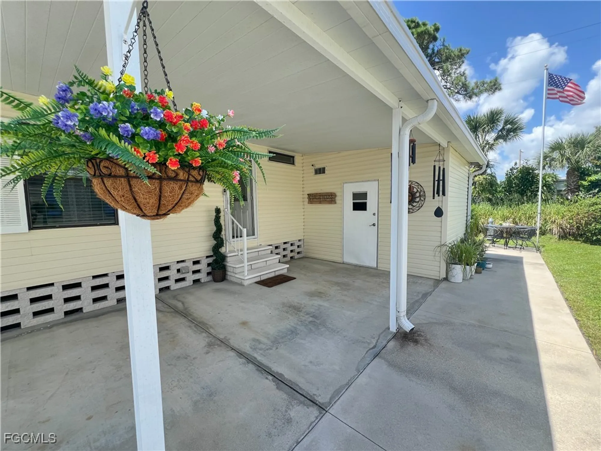 Property Slideshow image 5 of 40 | 14513 nathan hale ln, North Fort Myers, FL, 33917
