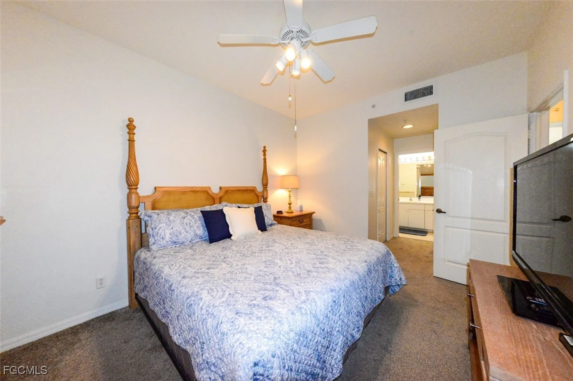 Property Slideshow image 18 of 36 | 8076 queen palm ln apt 432, Fort Myers, FL, 33966