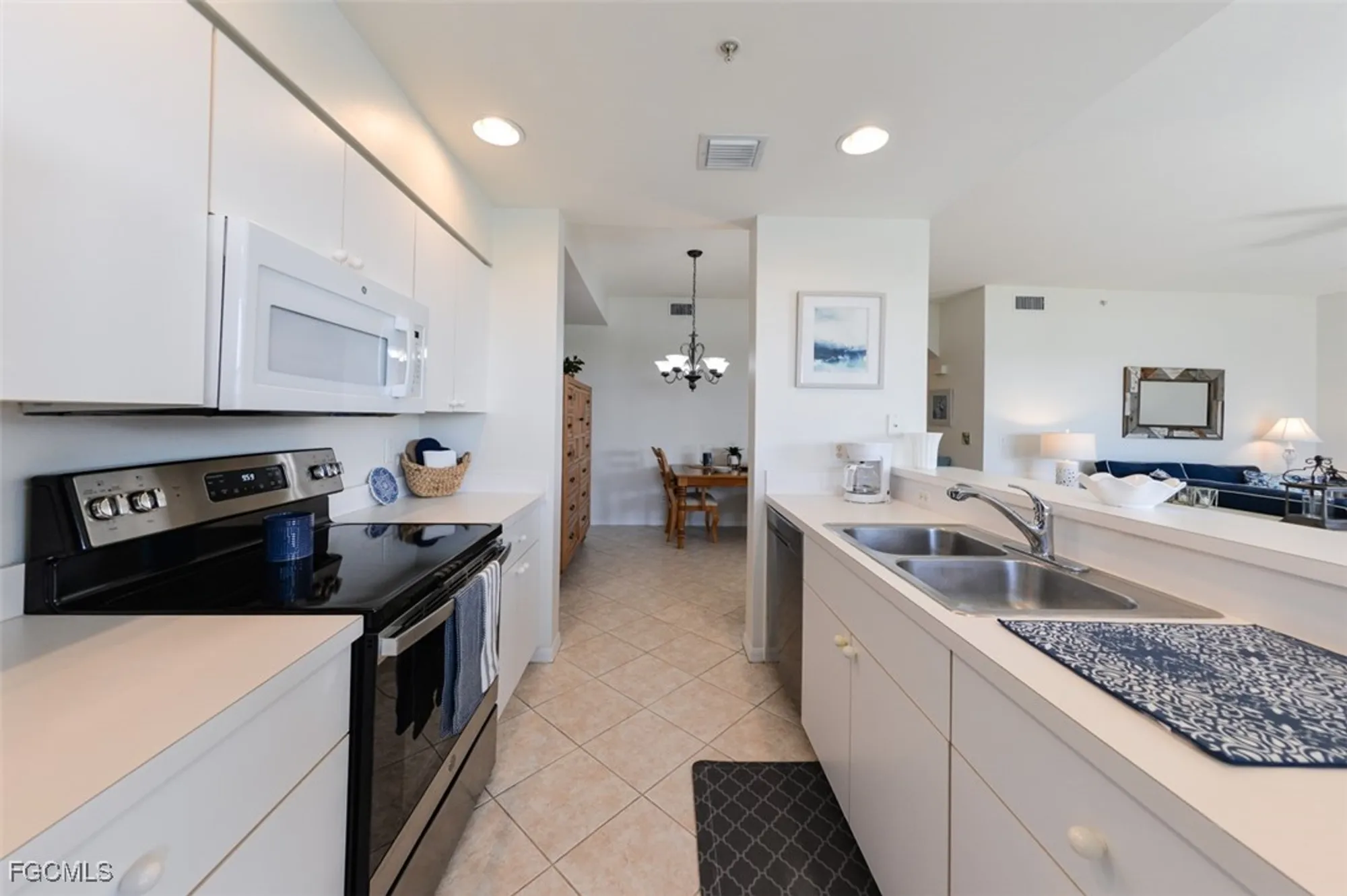 Property Slideshow image 4 of 36 | 8076 queen palm ln apt 432, Fort Myers, FL, 33966